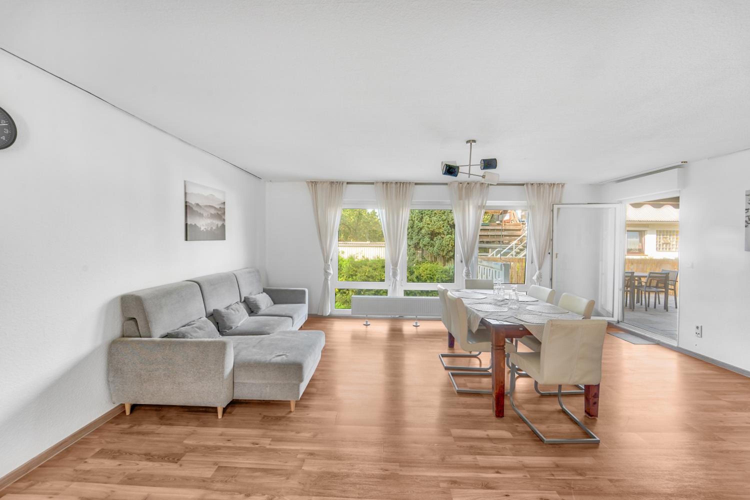 Three-Bedroom Apartment with Balcony photo 1