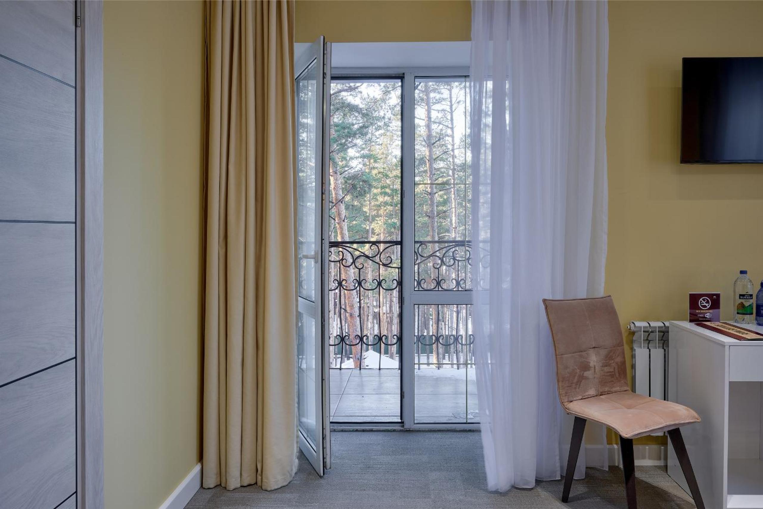 Double or Twin Room with Balcony photo 3