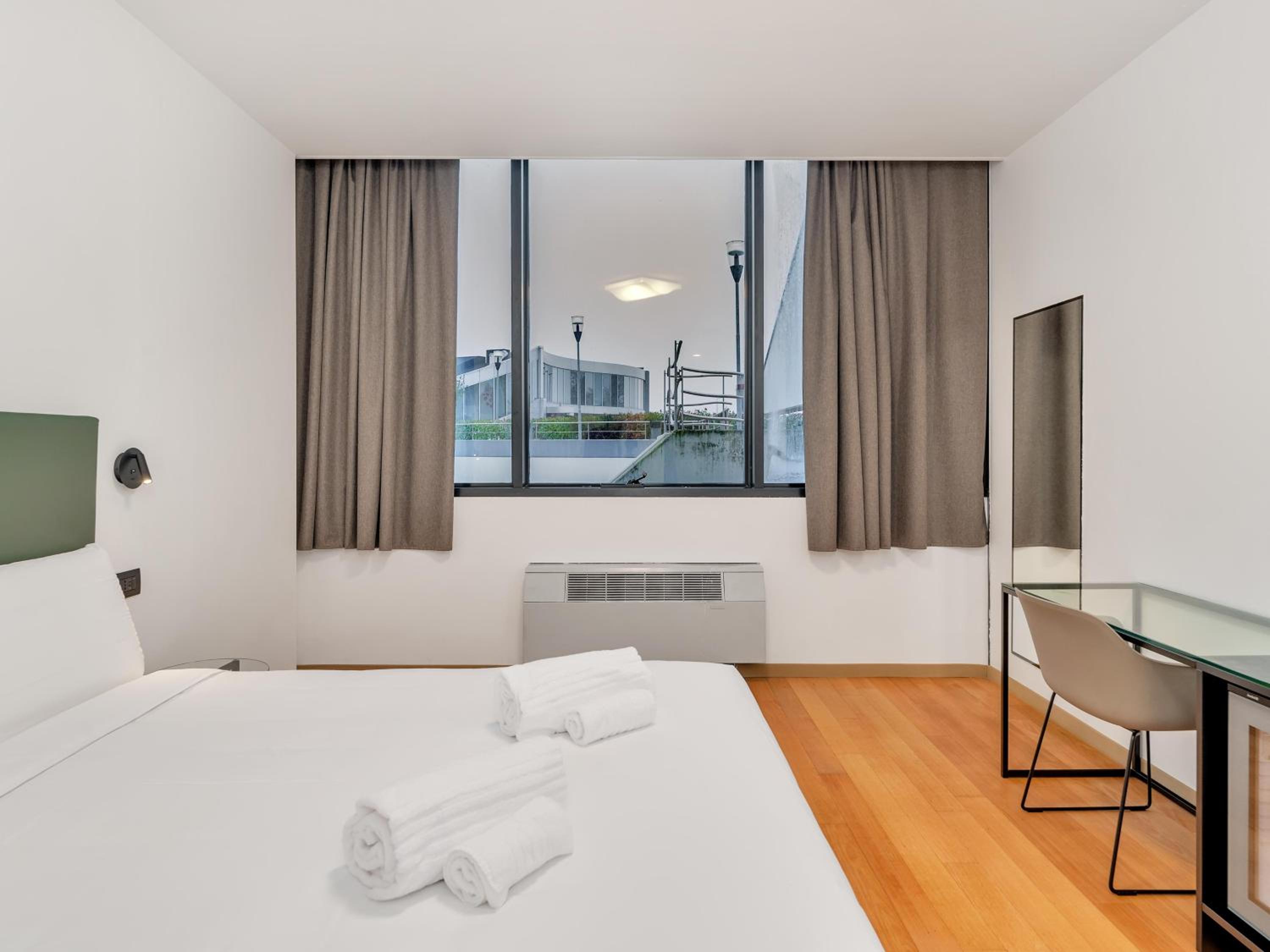 Double Room - Photo 5