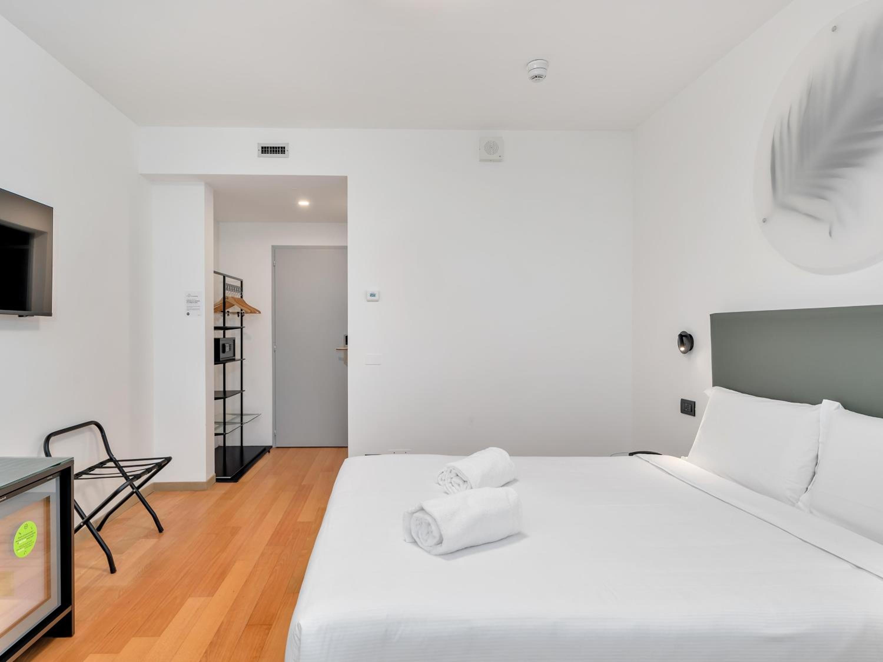 Double Room - Photo 2