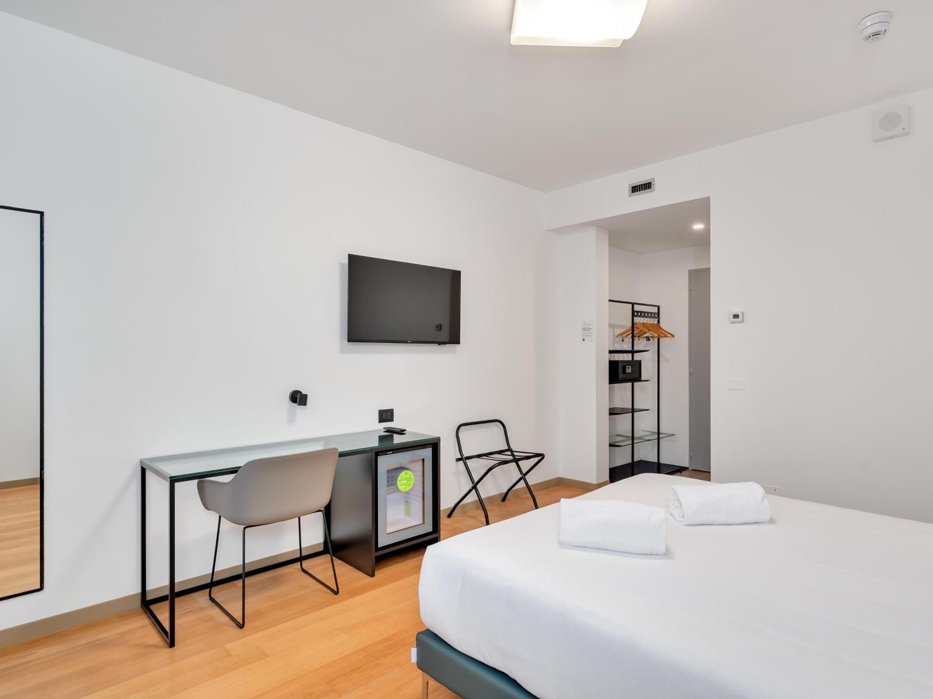 Double Room - Photo 8