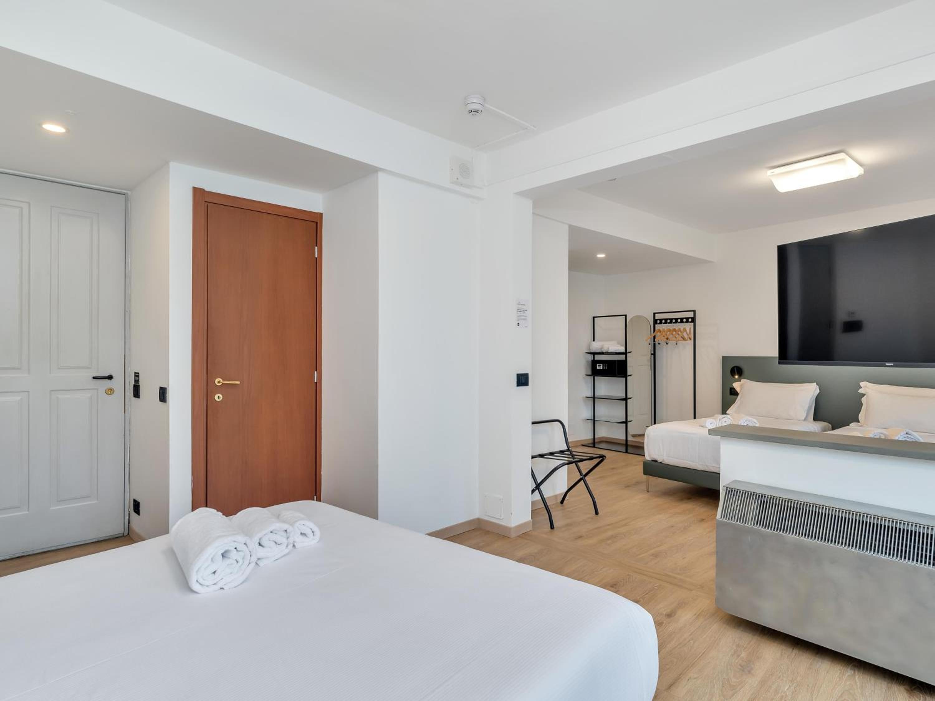Quadruple Room - Photo 6