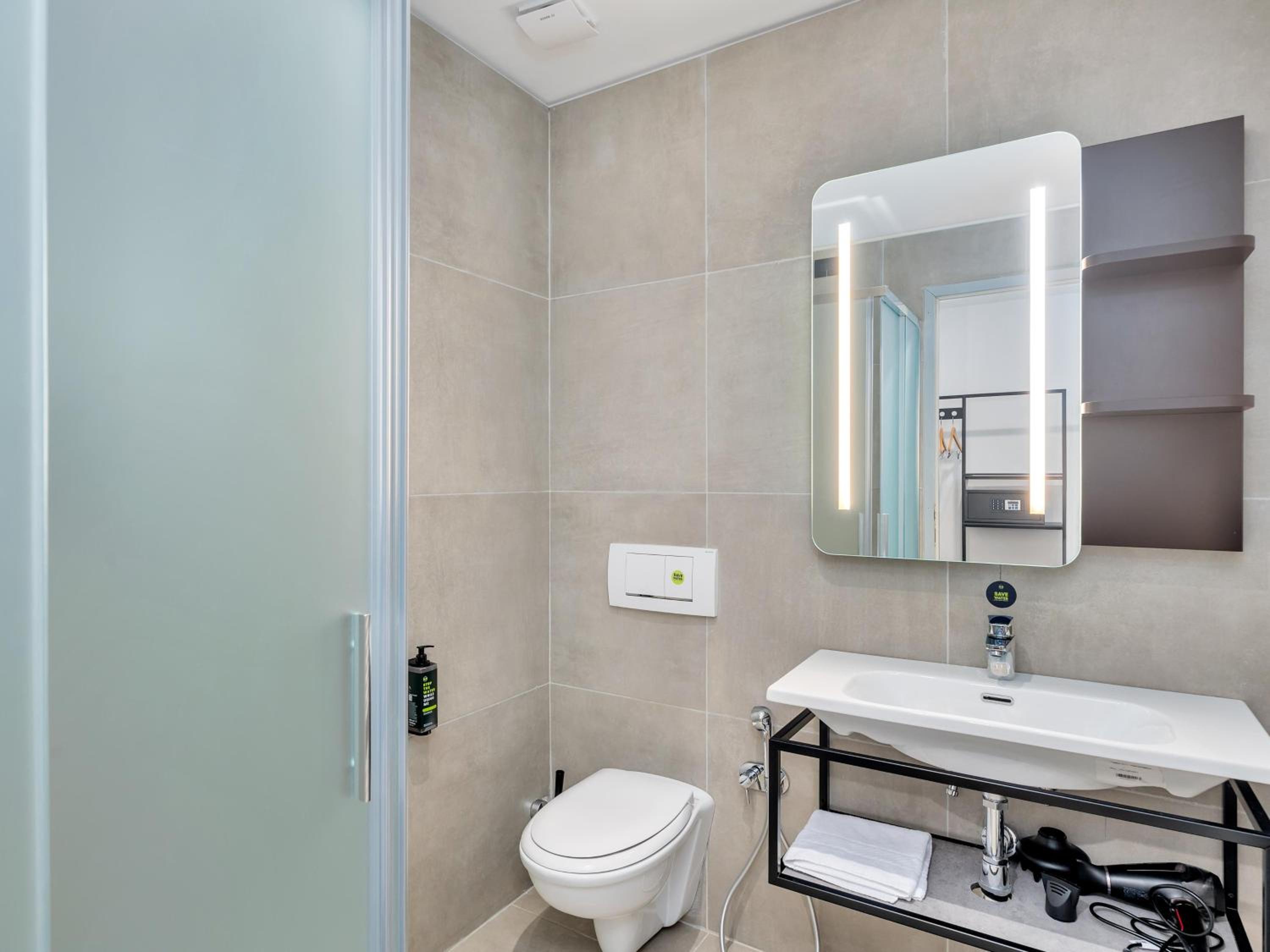 Double Room - Photo 7