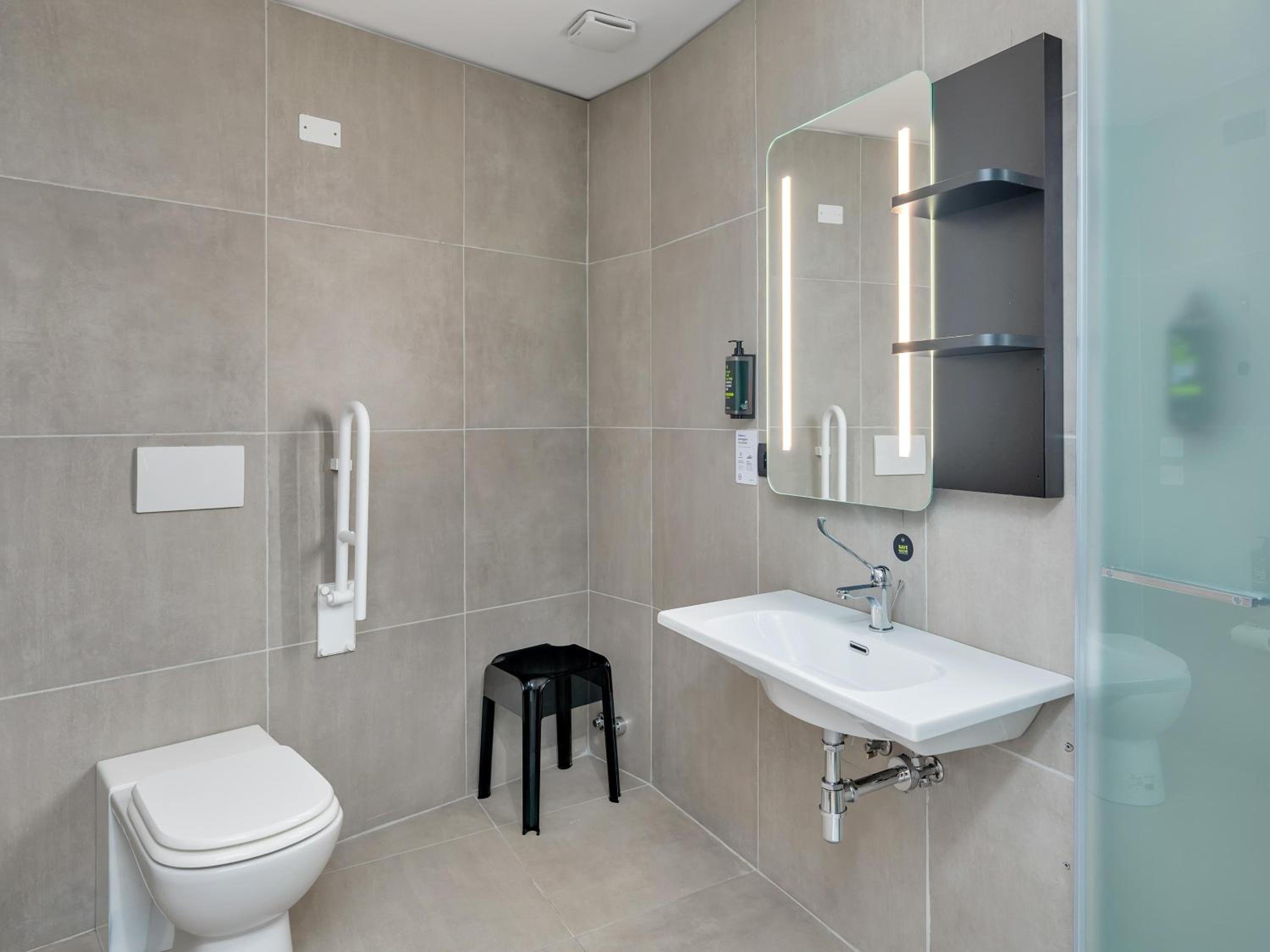 Double Room - Photo 6