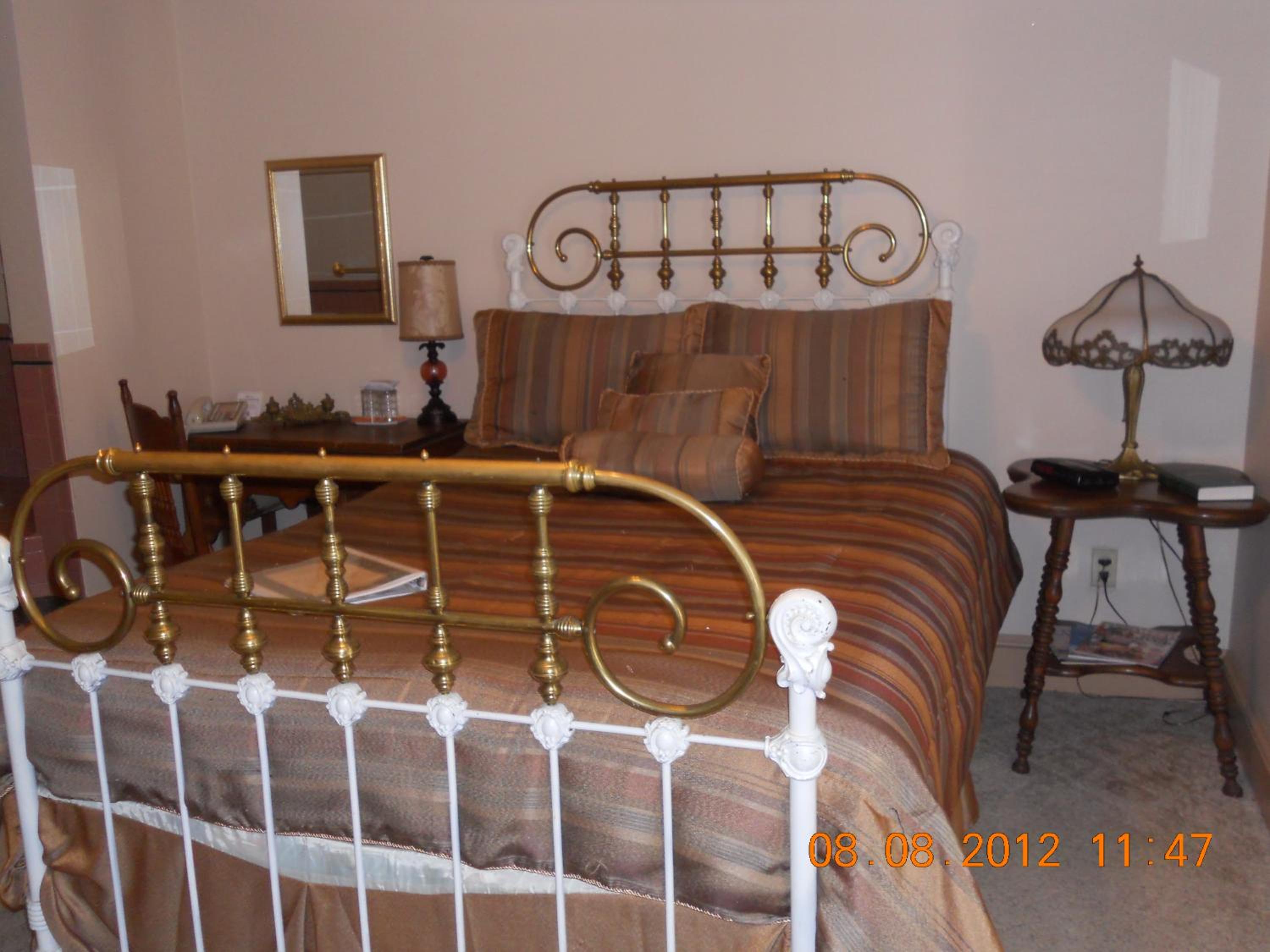Queen Room with Spa Bath photo 2