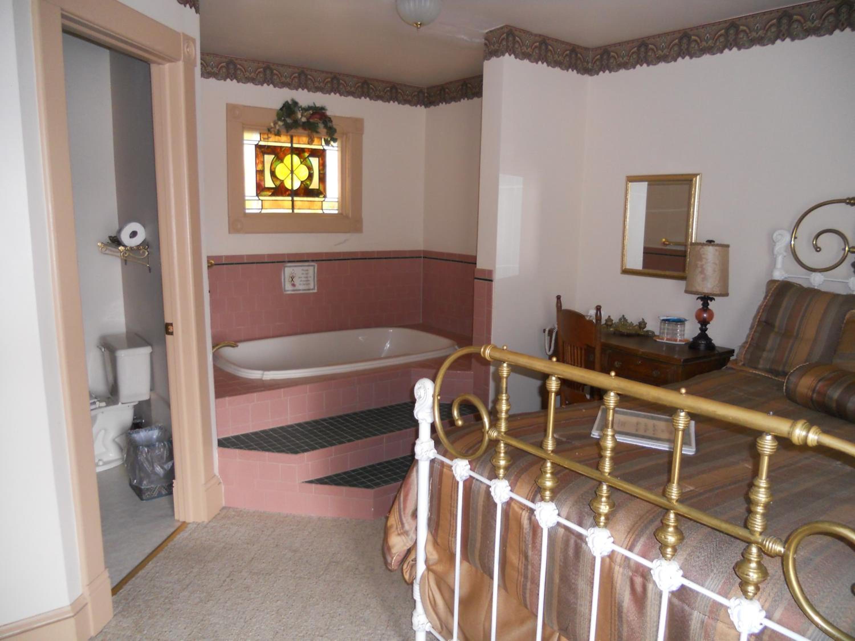 Queen Room with Spa Bath photo 3
