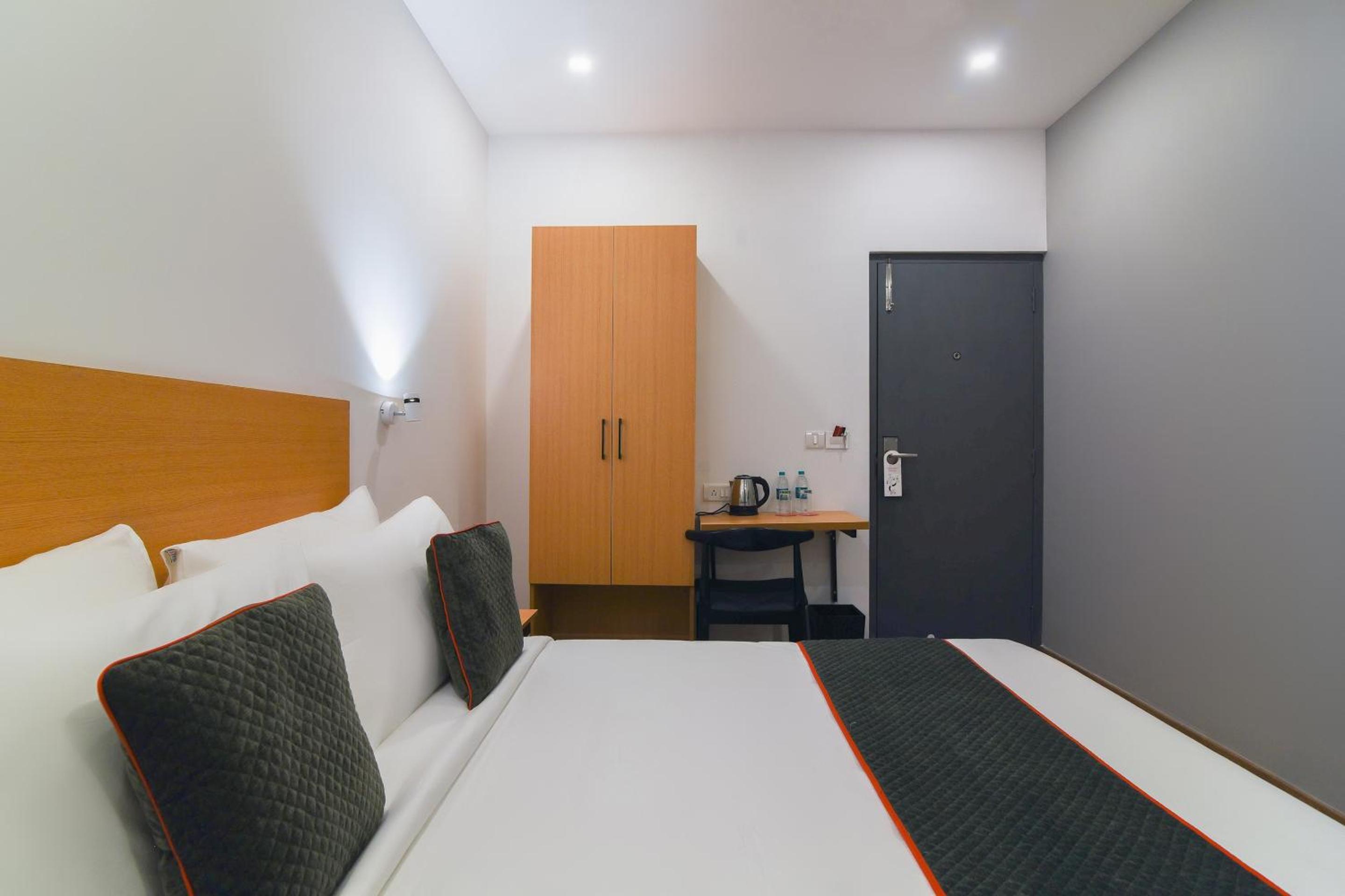 Budget Double Room photo 2