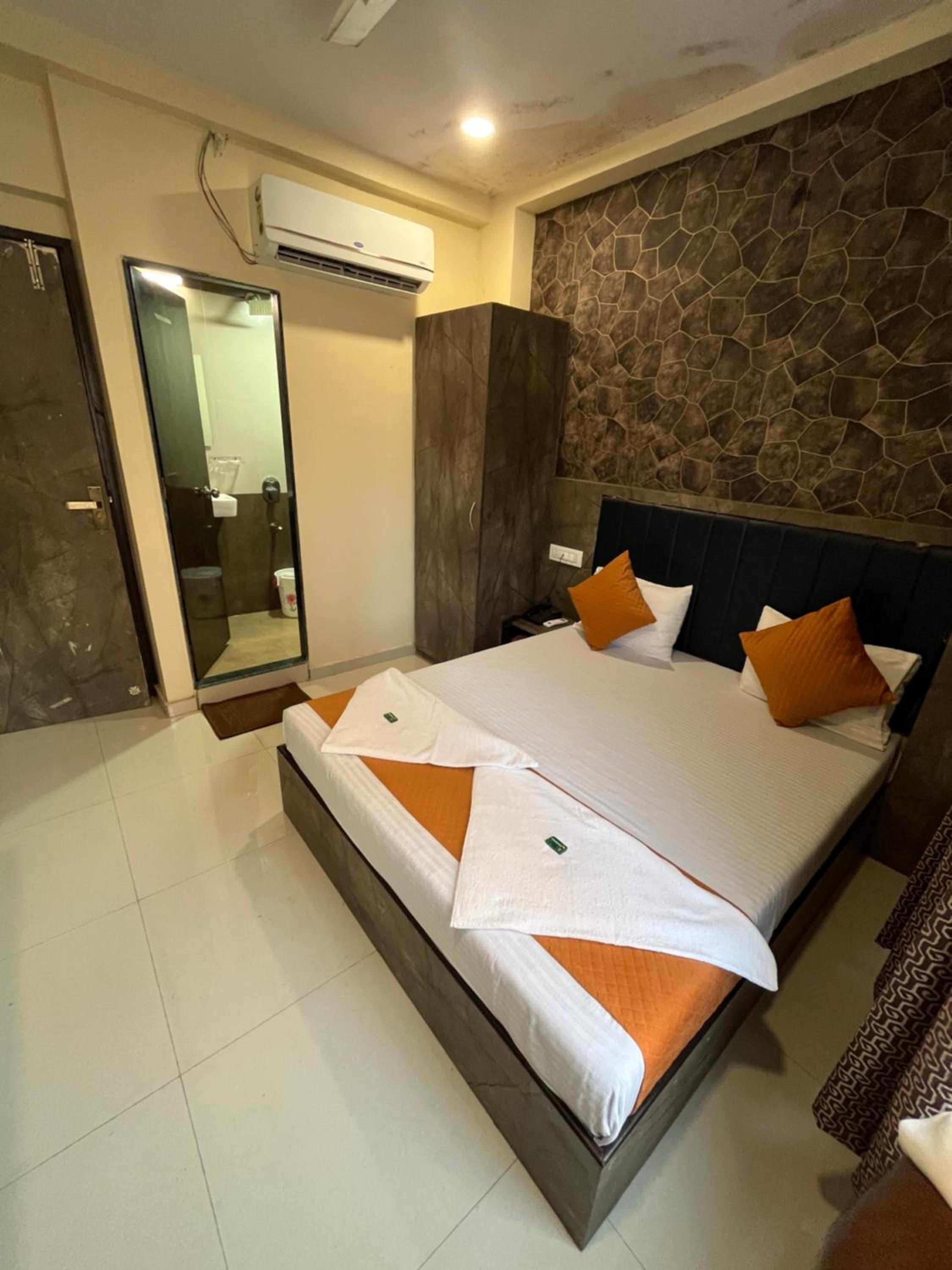 Deluxe Room - Photo 14