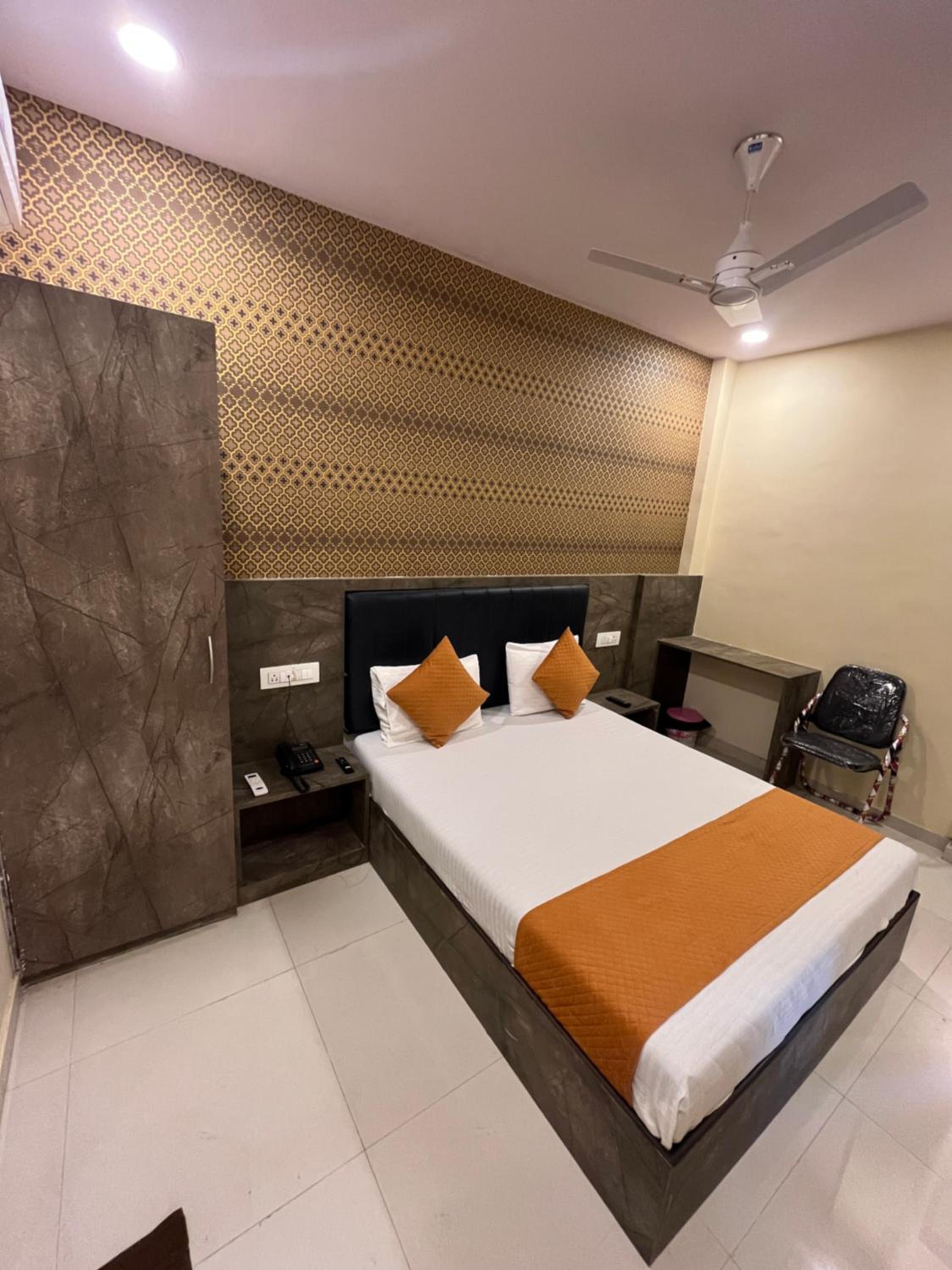 Deluxe Room - Photo 11