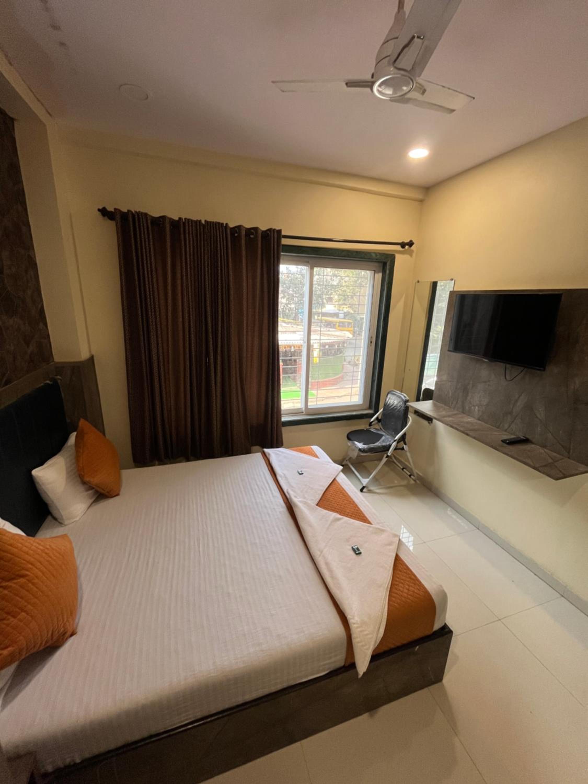 Deluxe Room - Photo 7