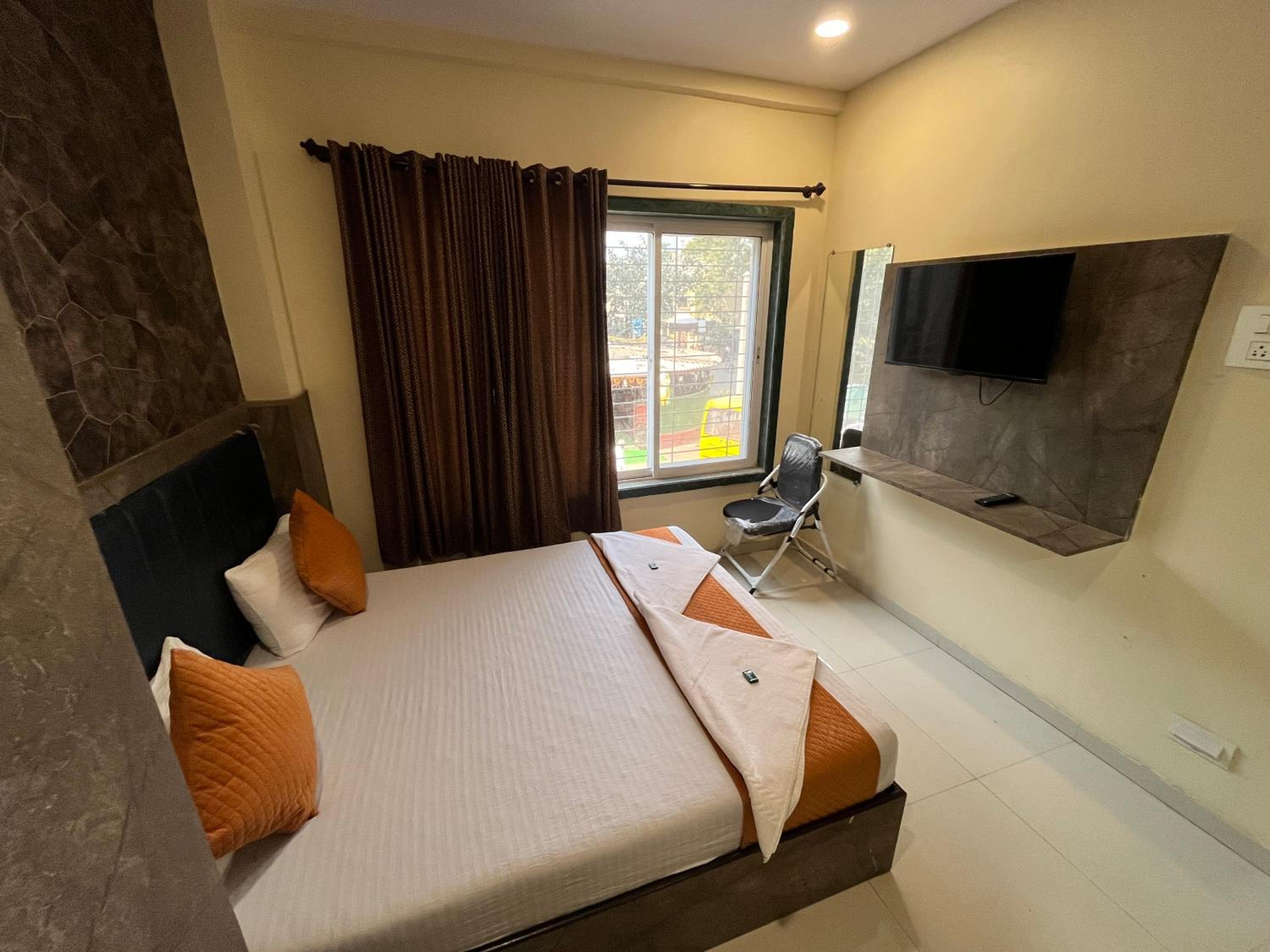 Deluxe Room - Photo 6