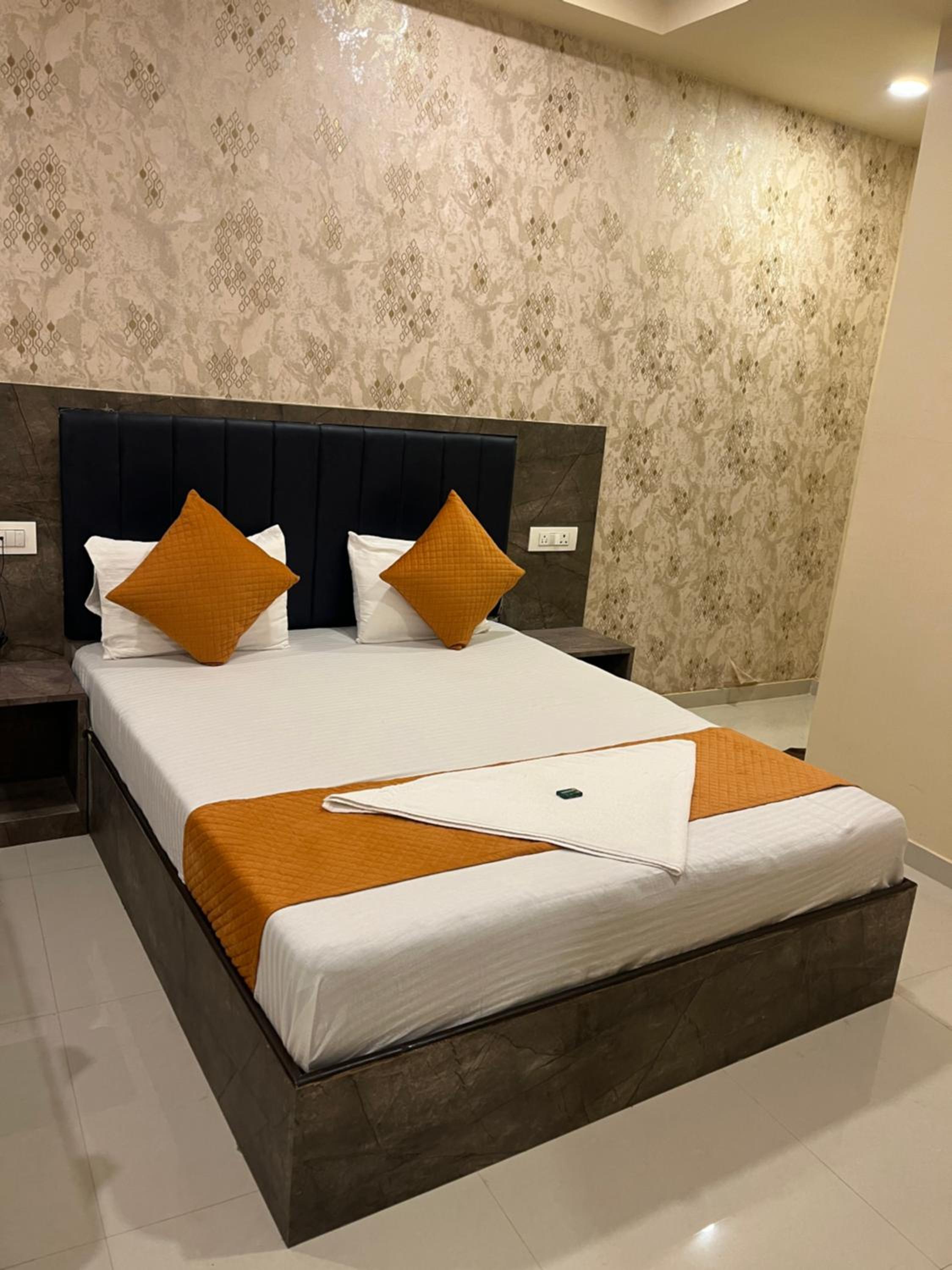 Deluxe Room - Photo 3