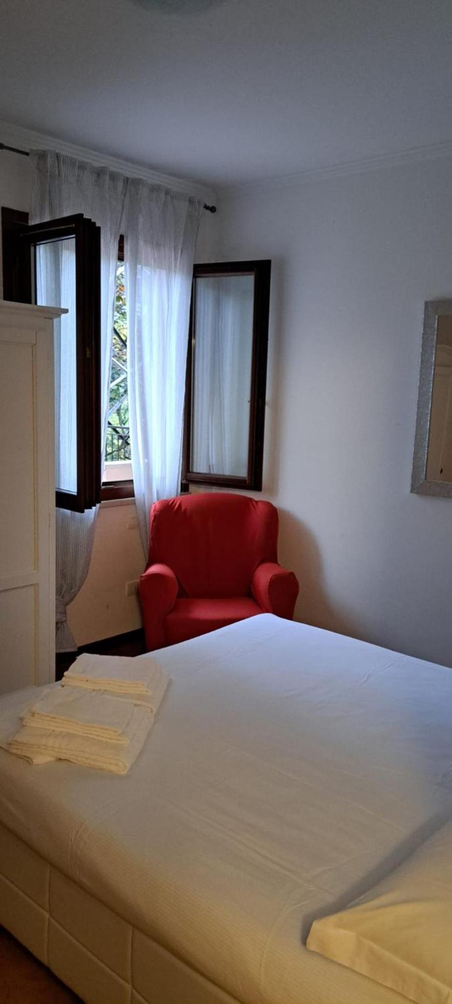Two-Bedroom House - Photo 3