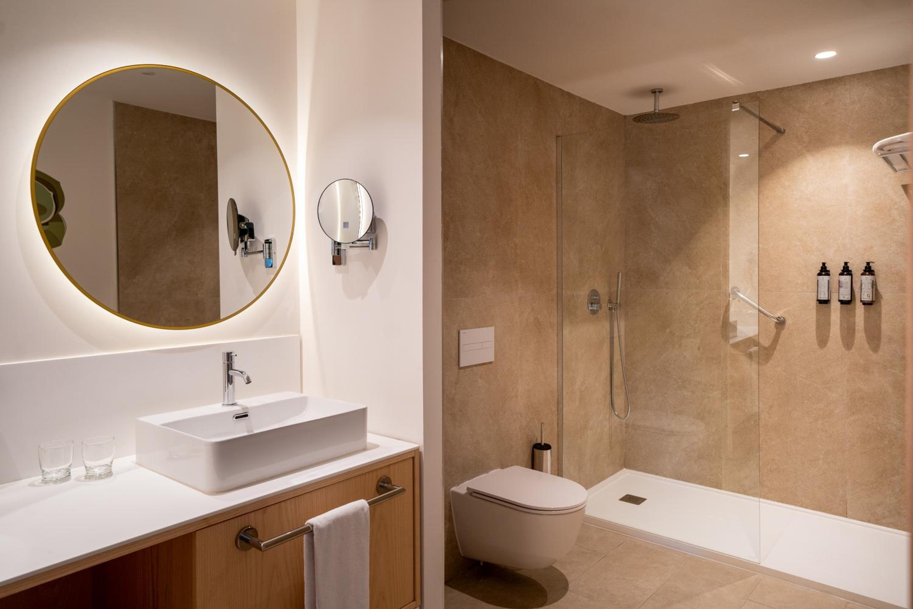 Junior Suite Pool Access