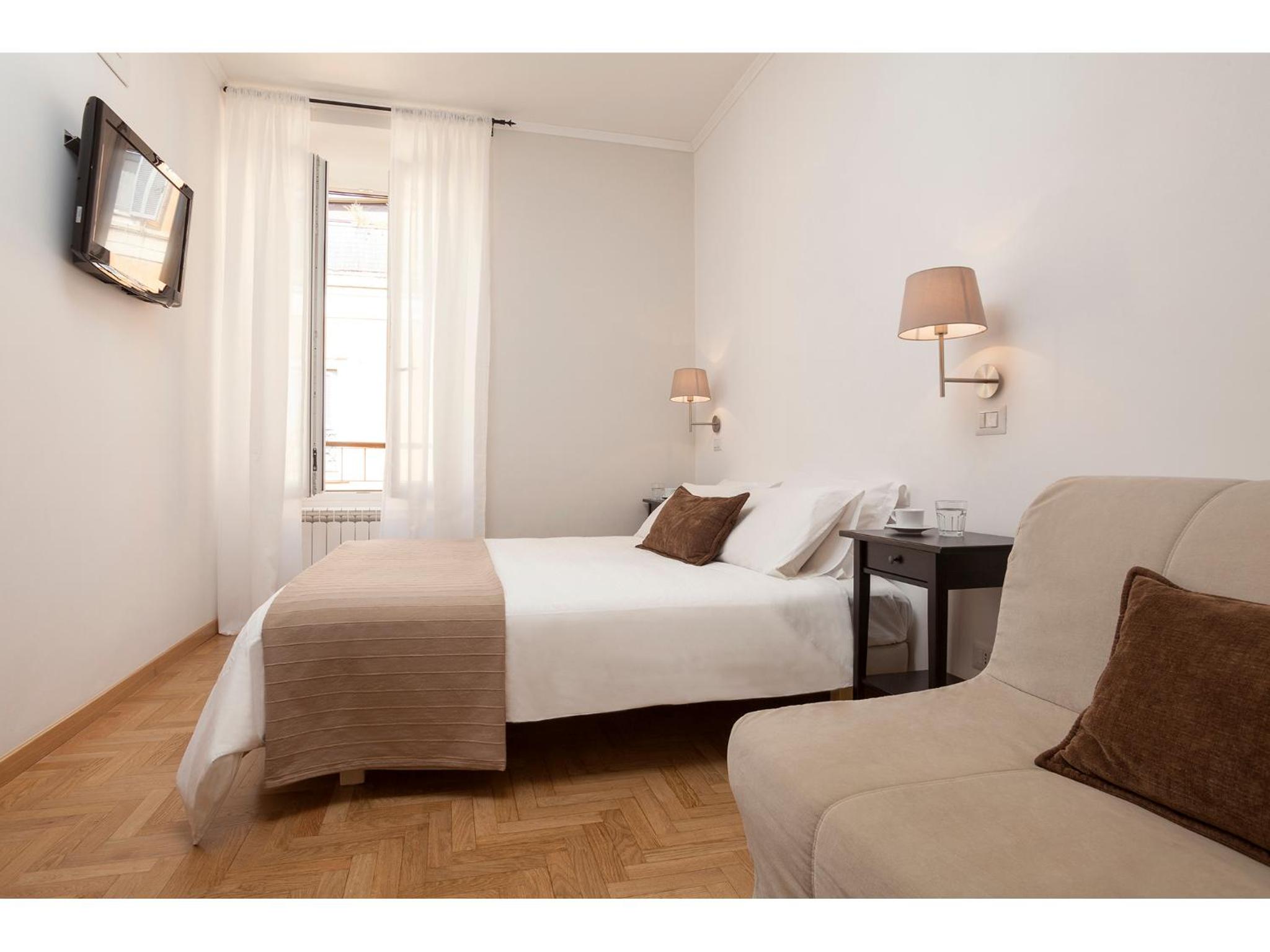 One-Bedroom Apartment photo 1
