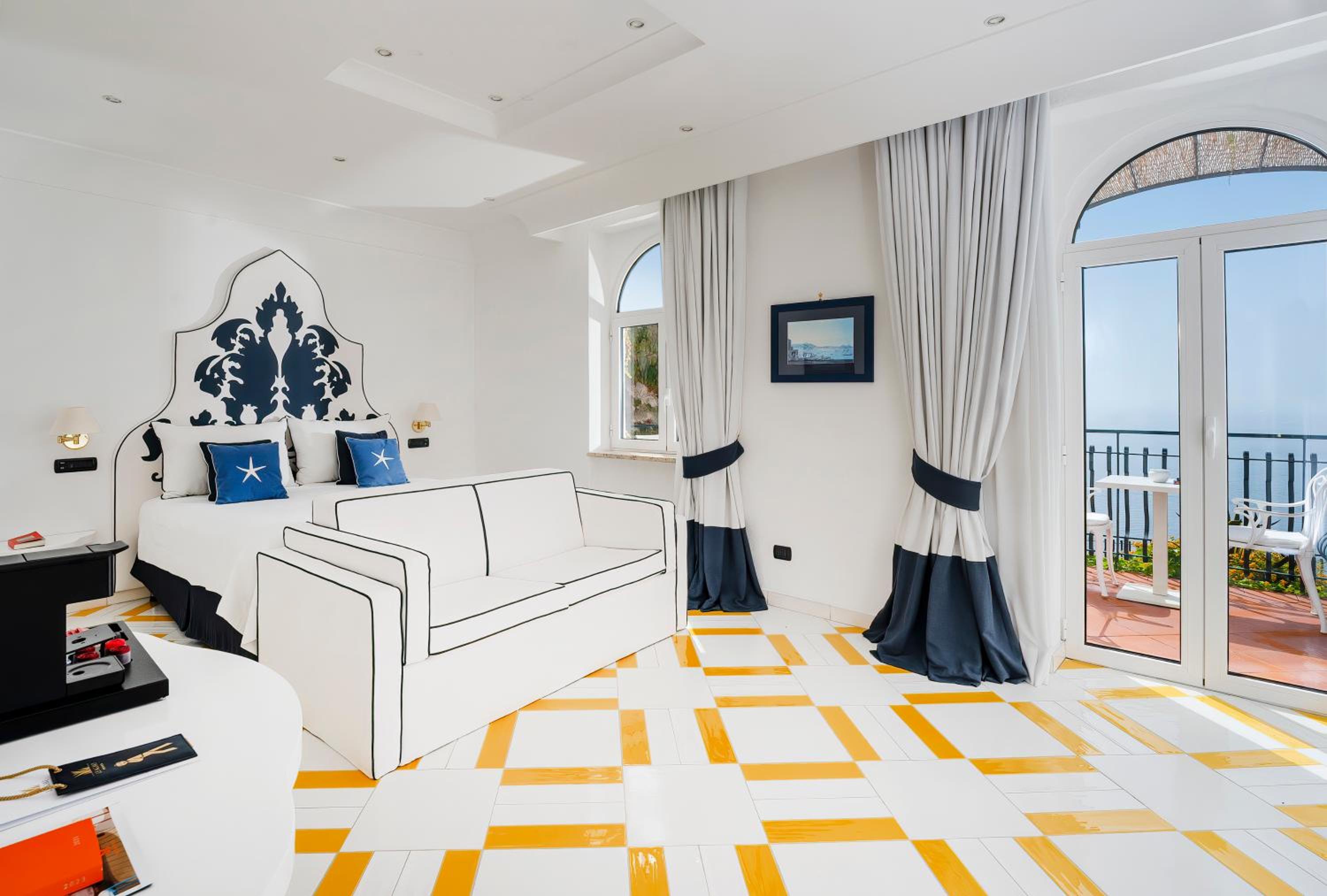 Deluxe Double Room with Terrace and Sea View