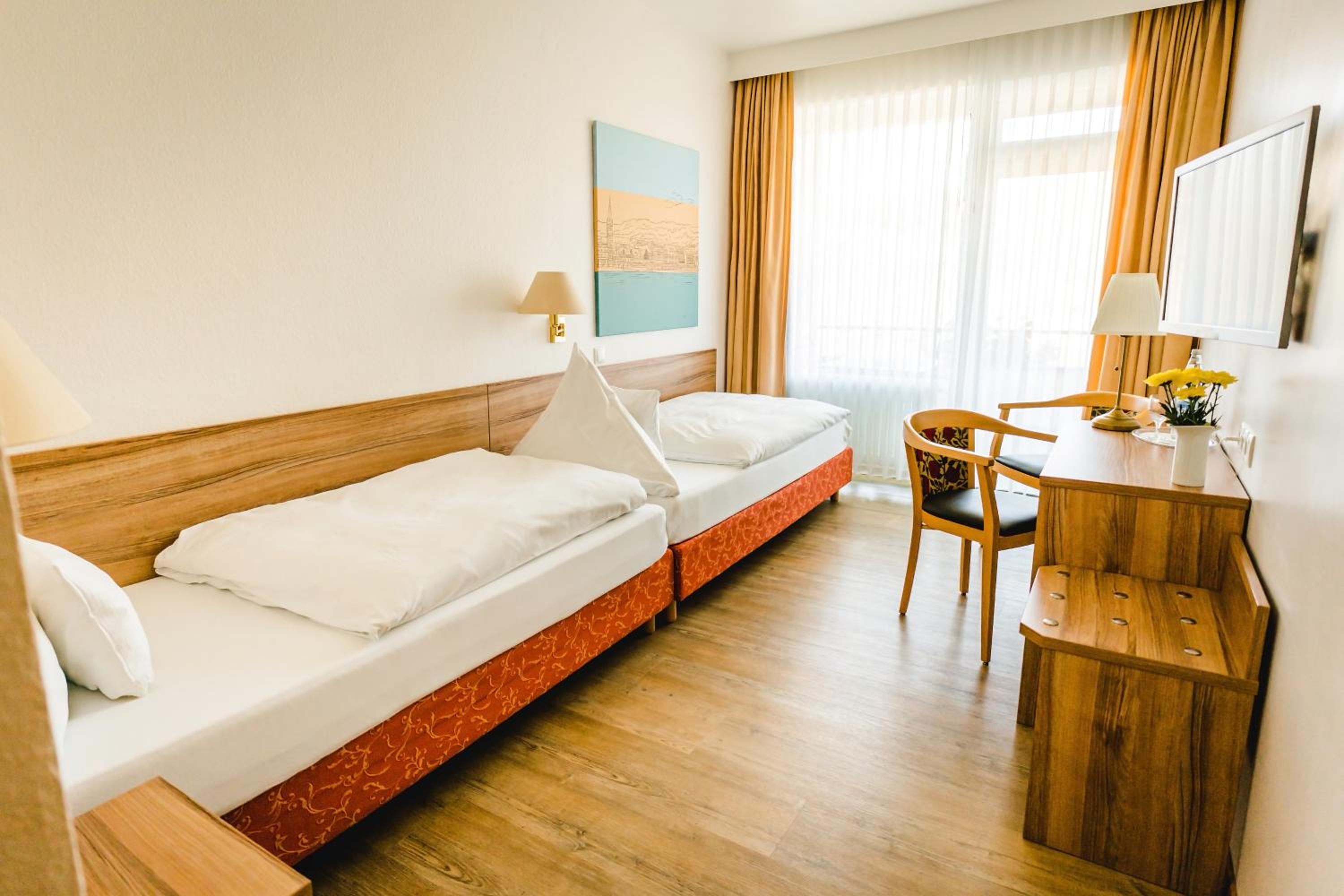 Small Twin Room with river View and Balcony photo 3