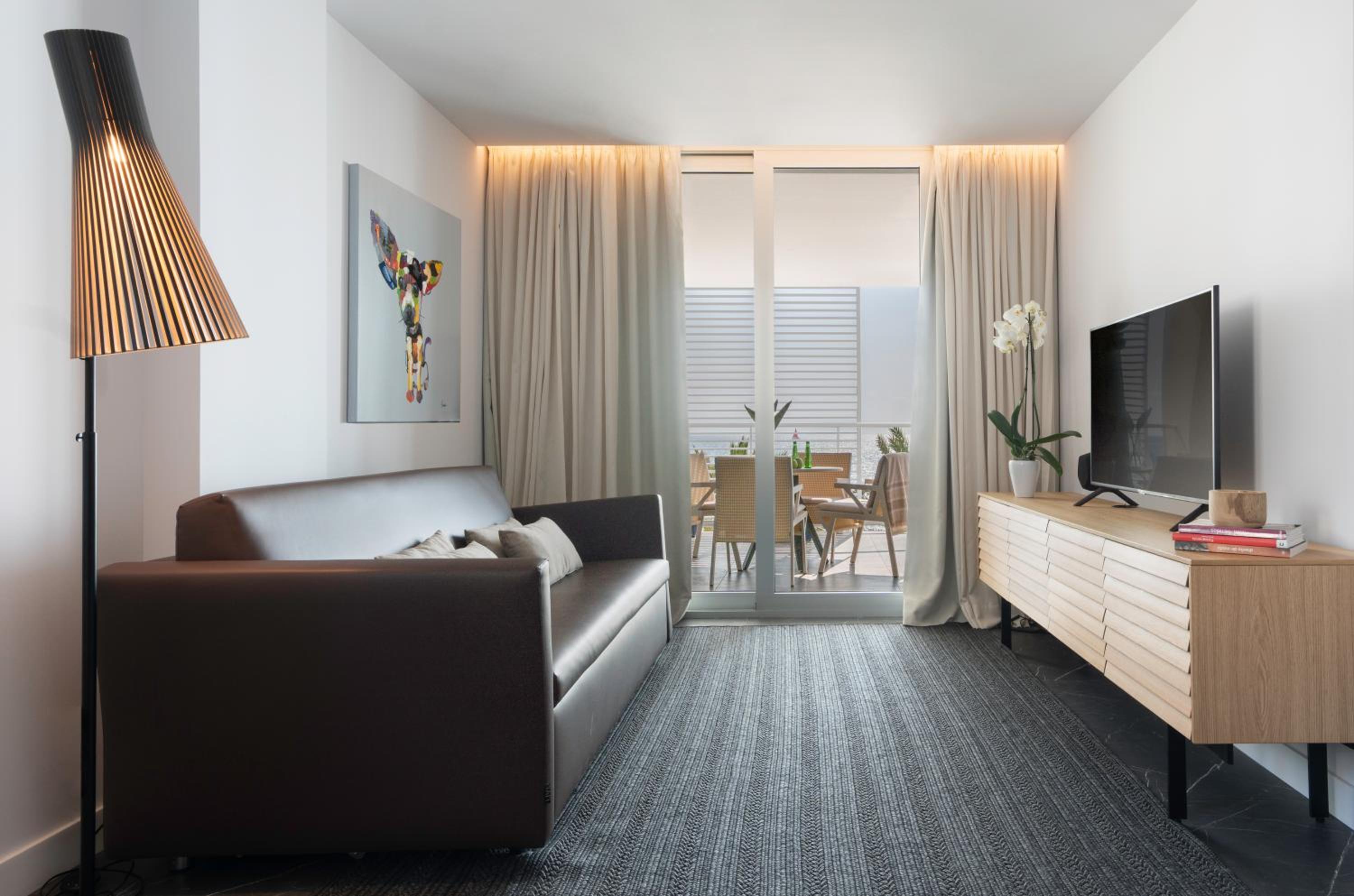 Two-Bedroom Apartment with Terrace and Sea View photo 2