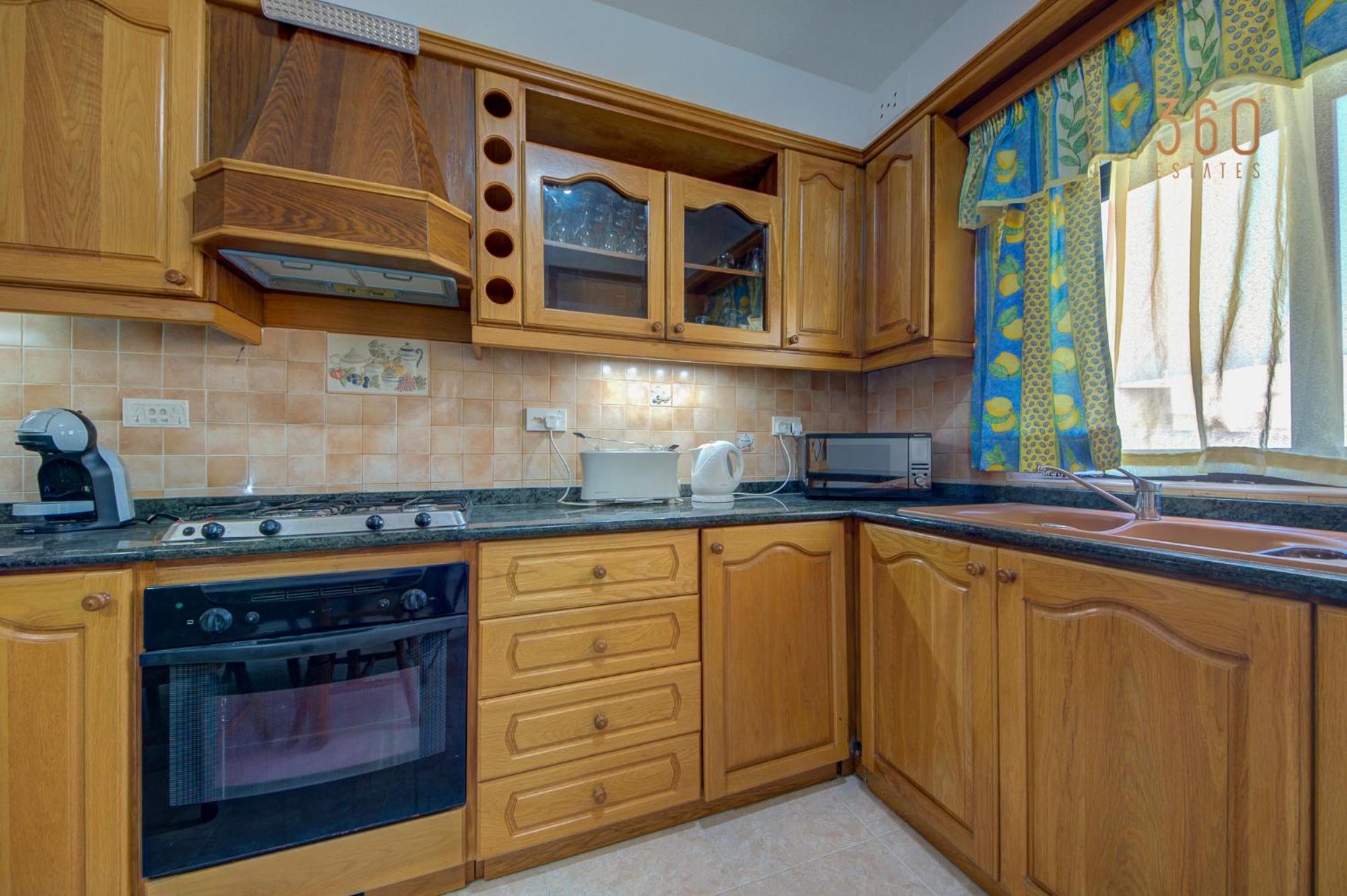 Four-Bedroom House photo 2