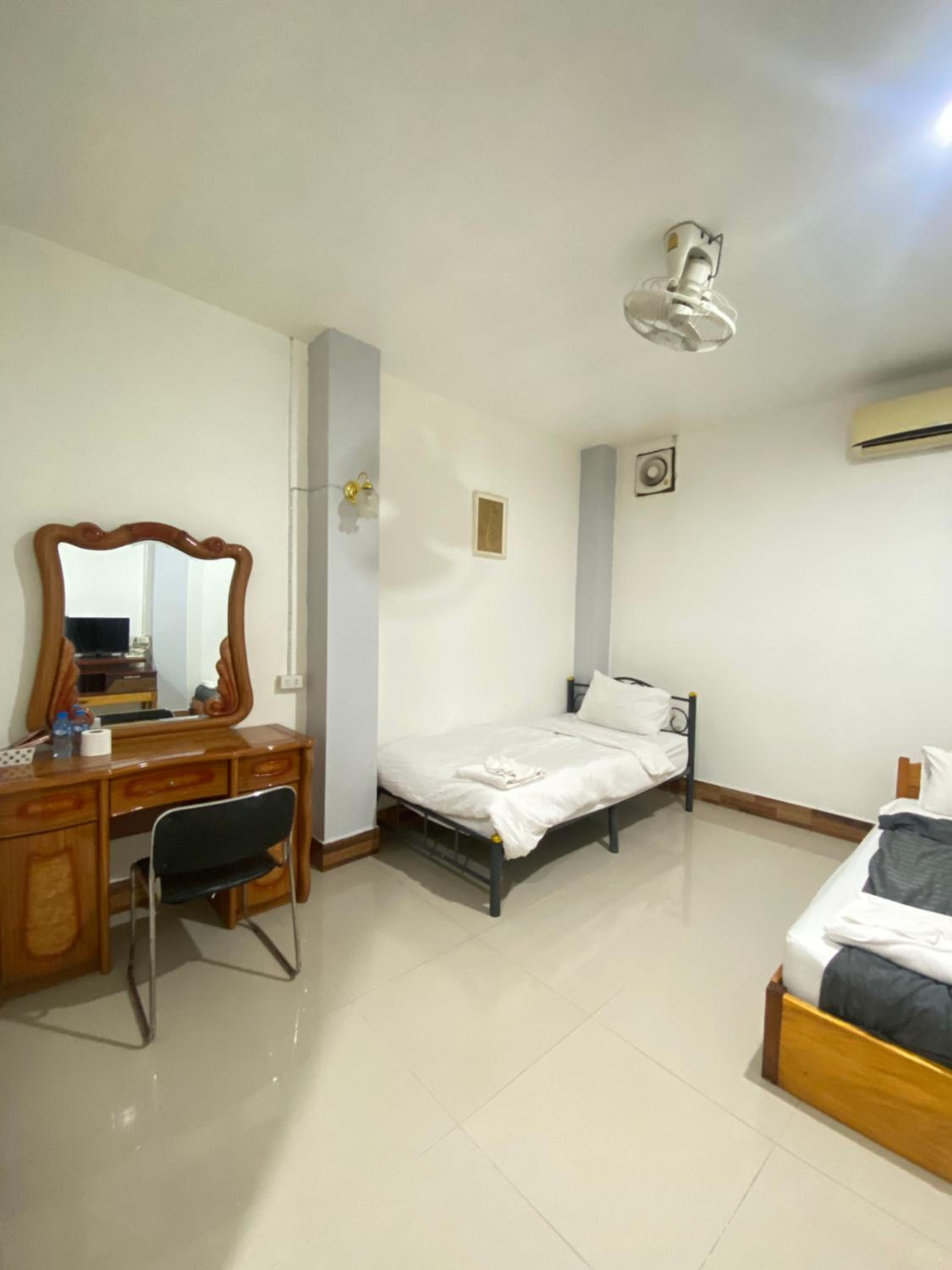 Family Room - Photo 11