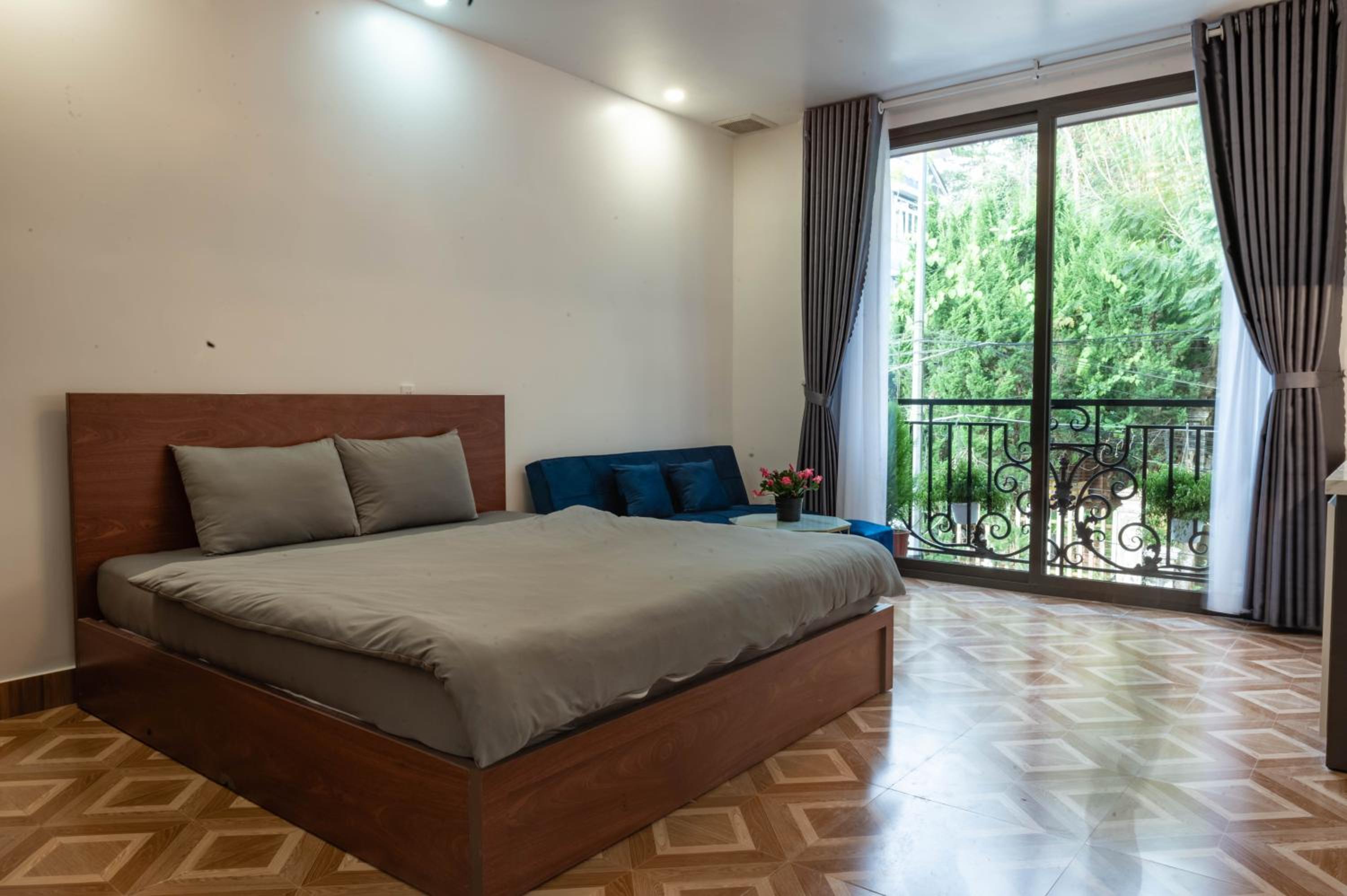One-Bedroom Apartment with Balcony photo 2
