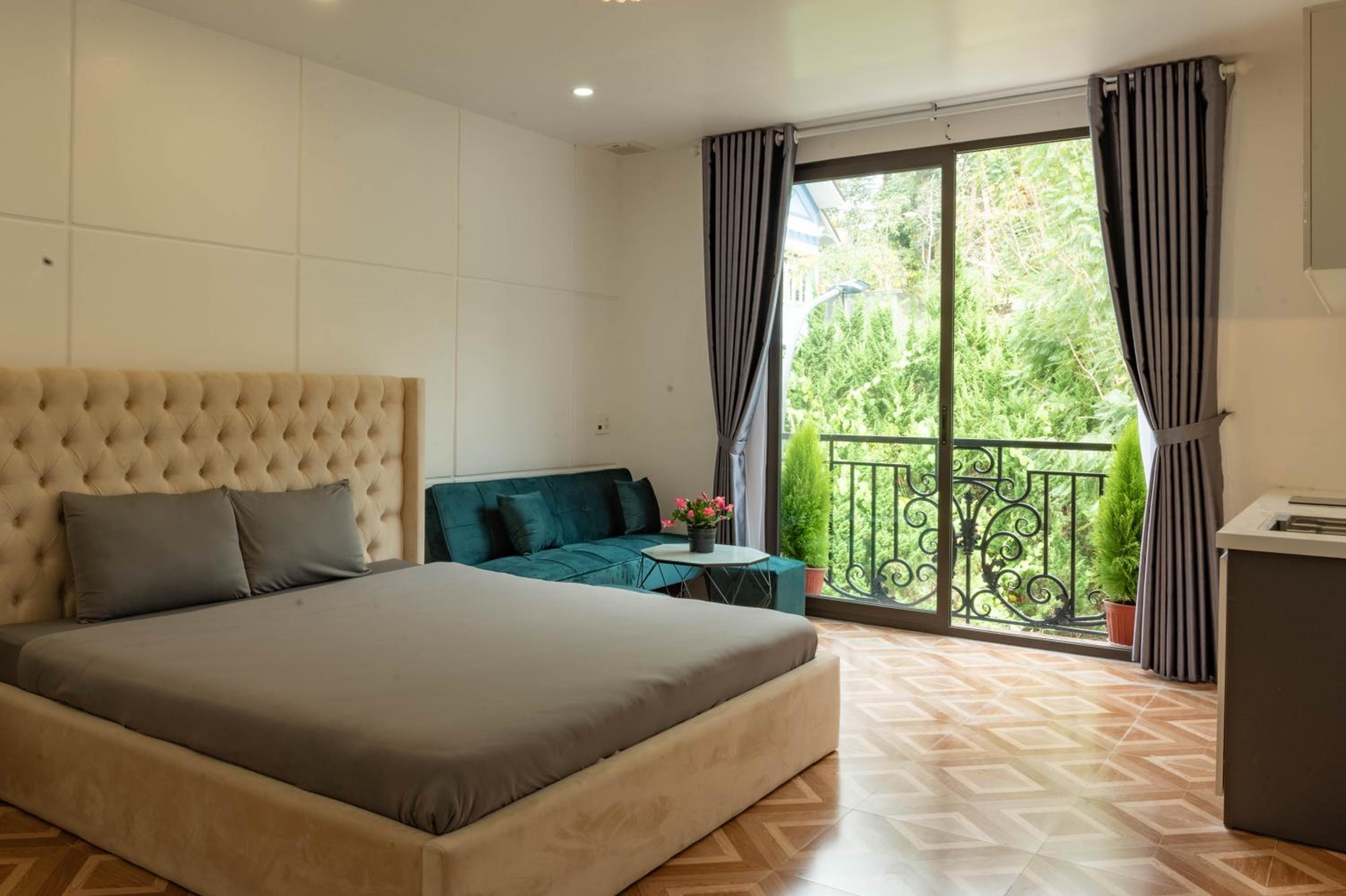 King Room with Balcony photo 2