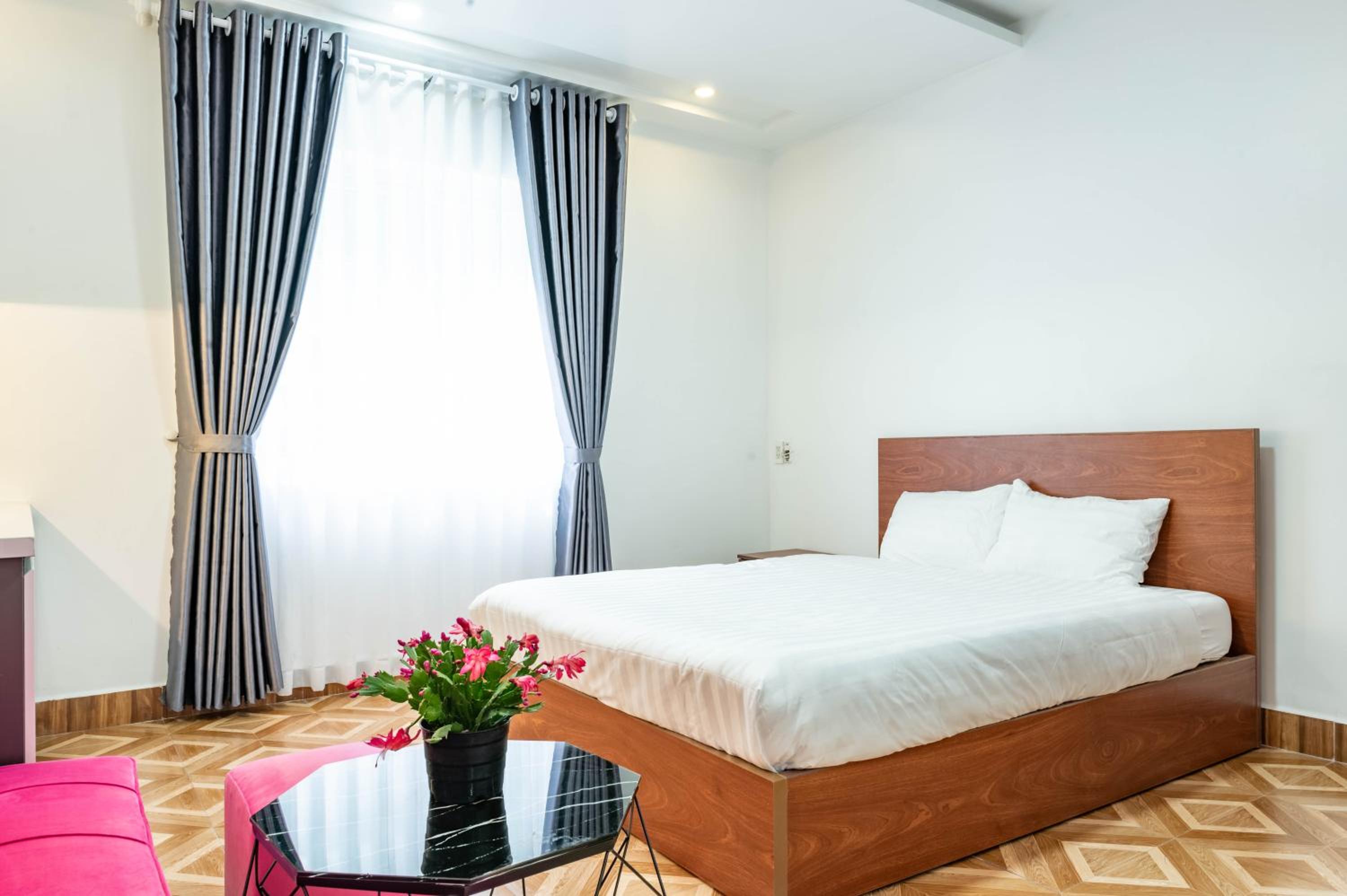 One-Bedroom Apartment with City View photo 1
