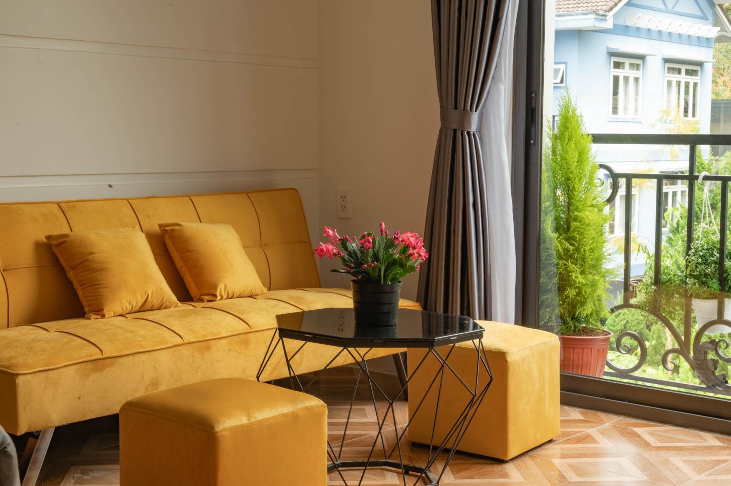 One-Bedroom Apartment with Balcony photo 1