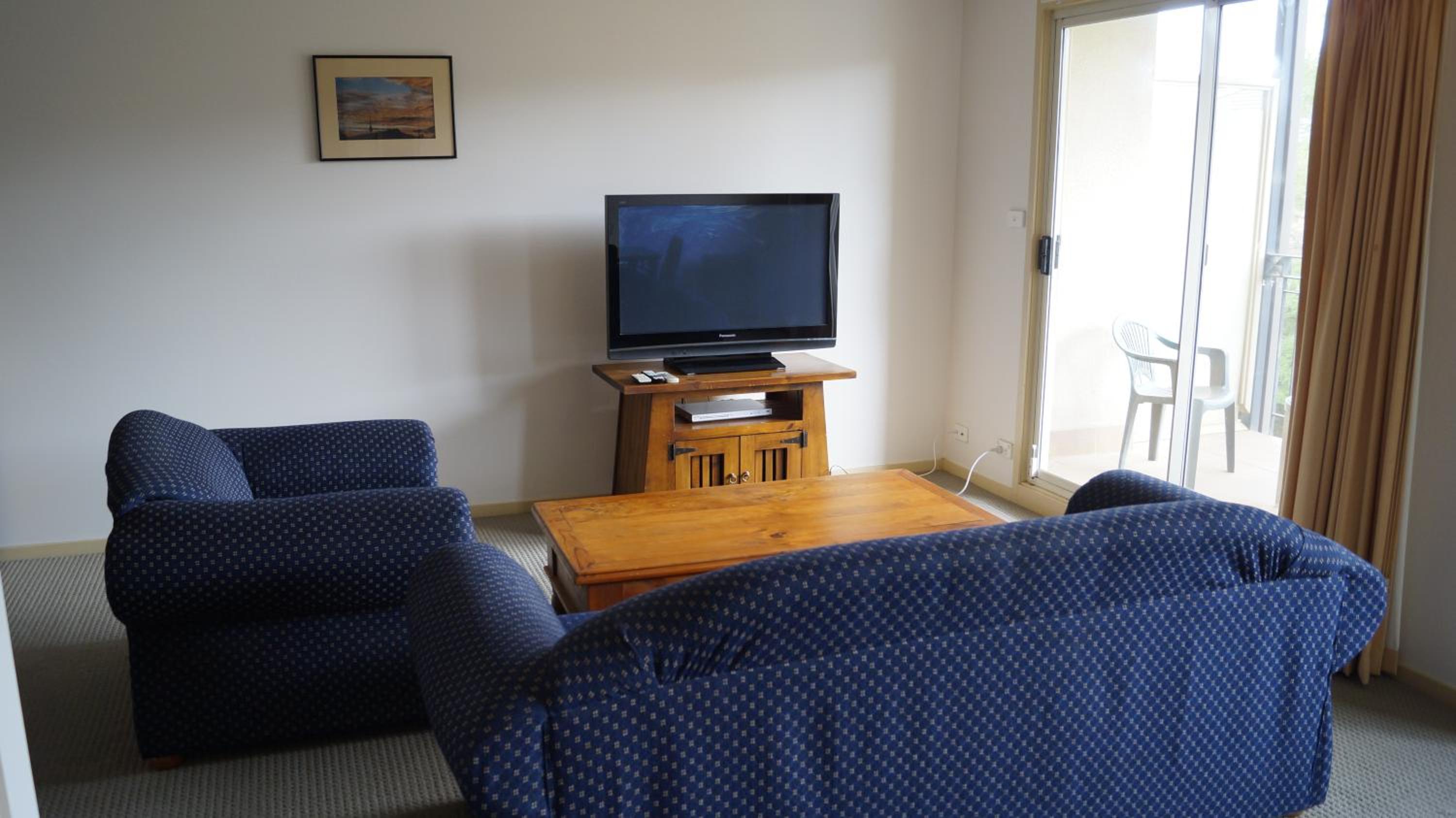 One-Bedroom Apartment photo 2