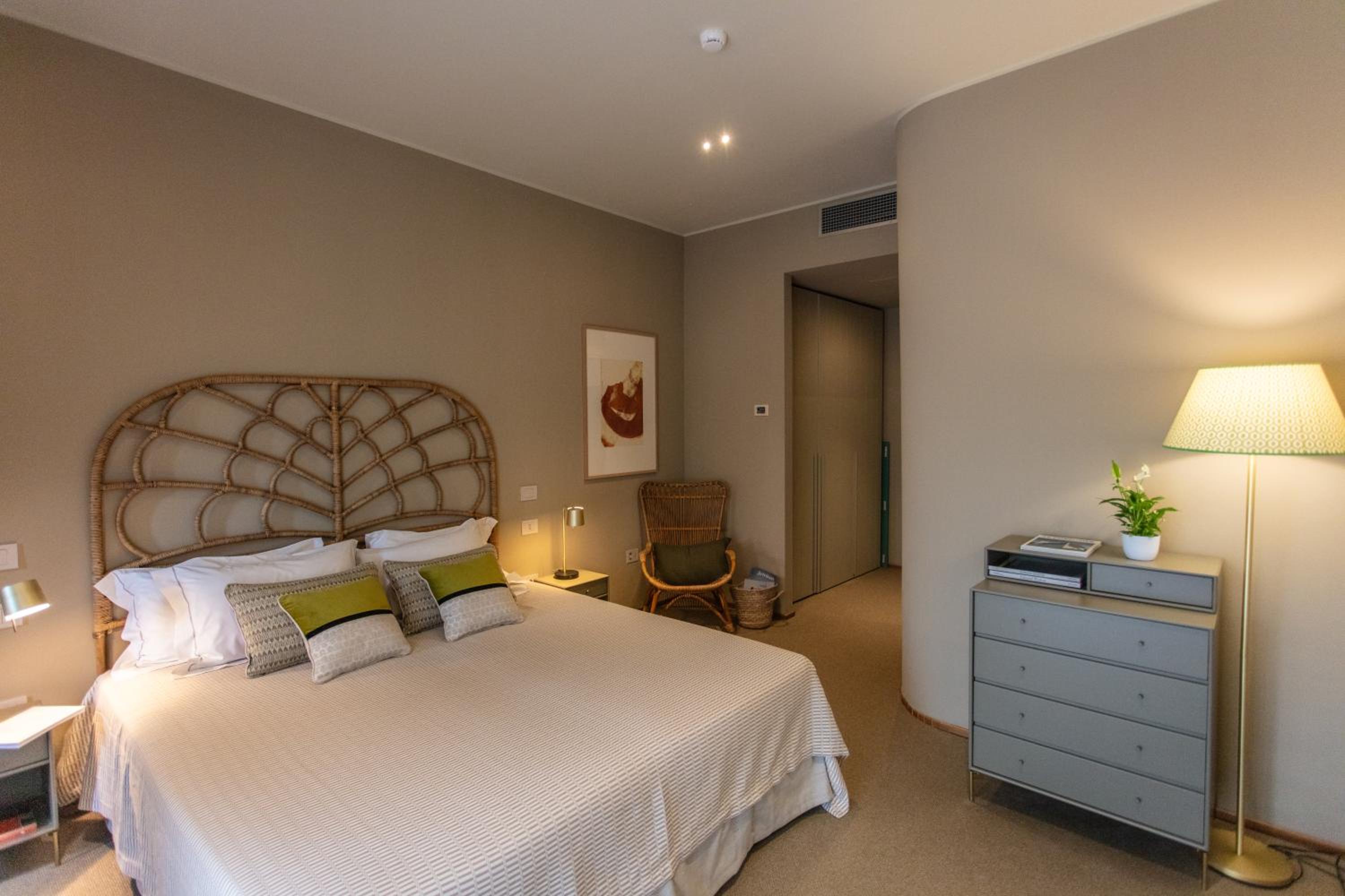 Deluxe Room - Photo 1