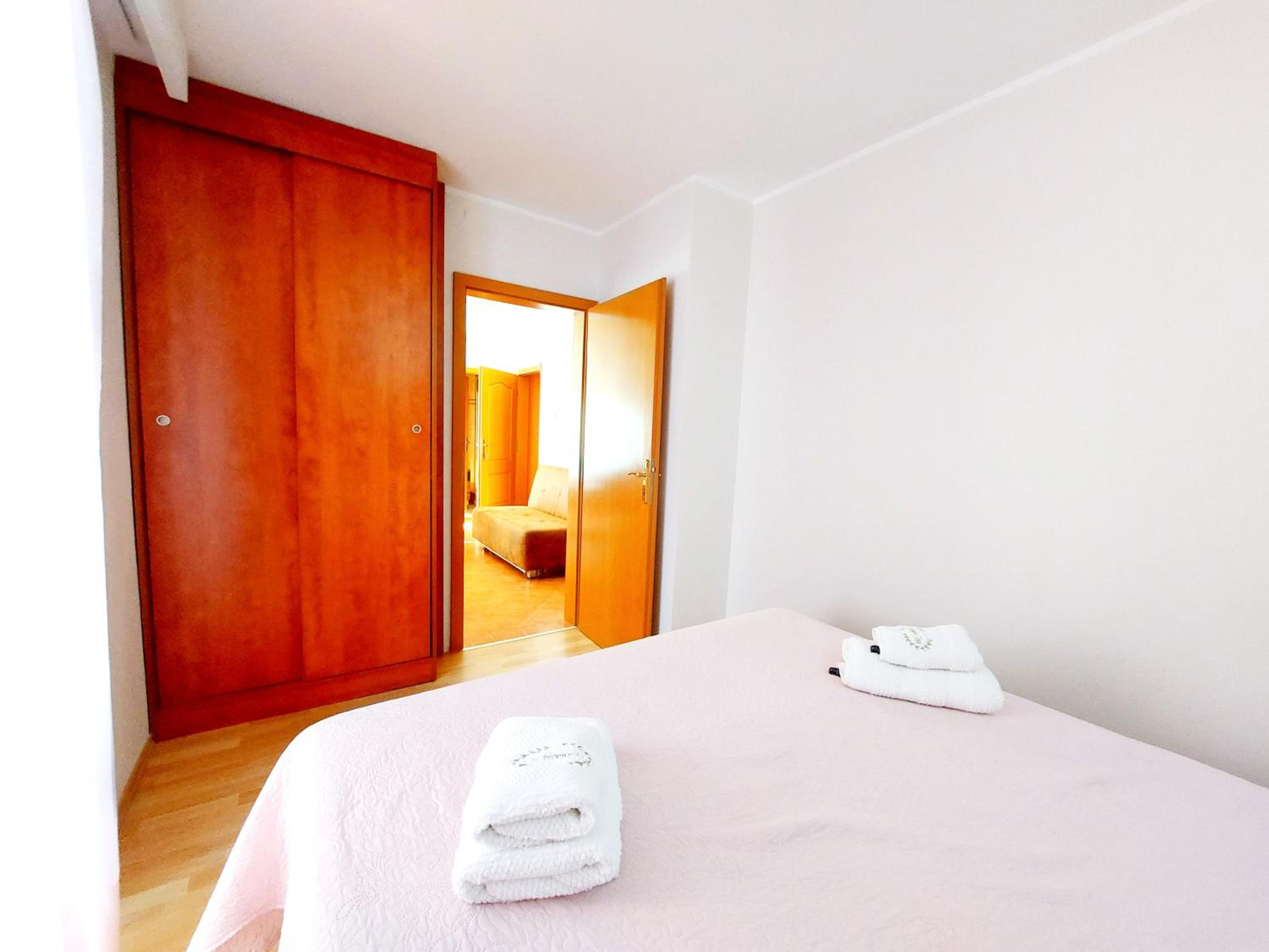 Two-Bedroom Apartment with Balcony and Sea View photo 3
