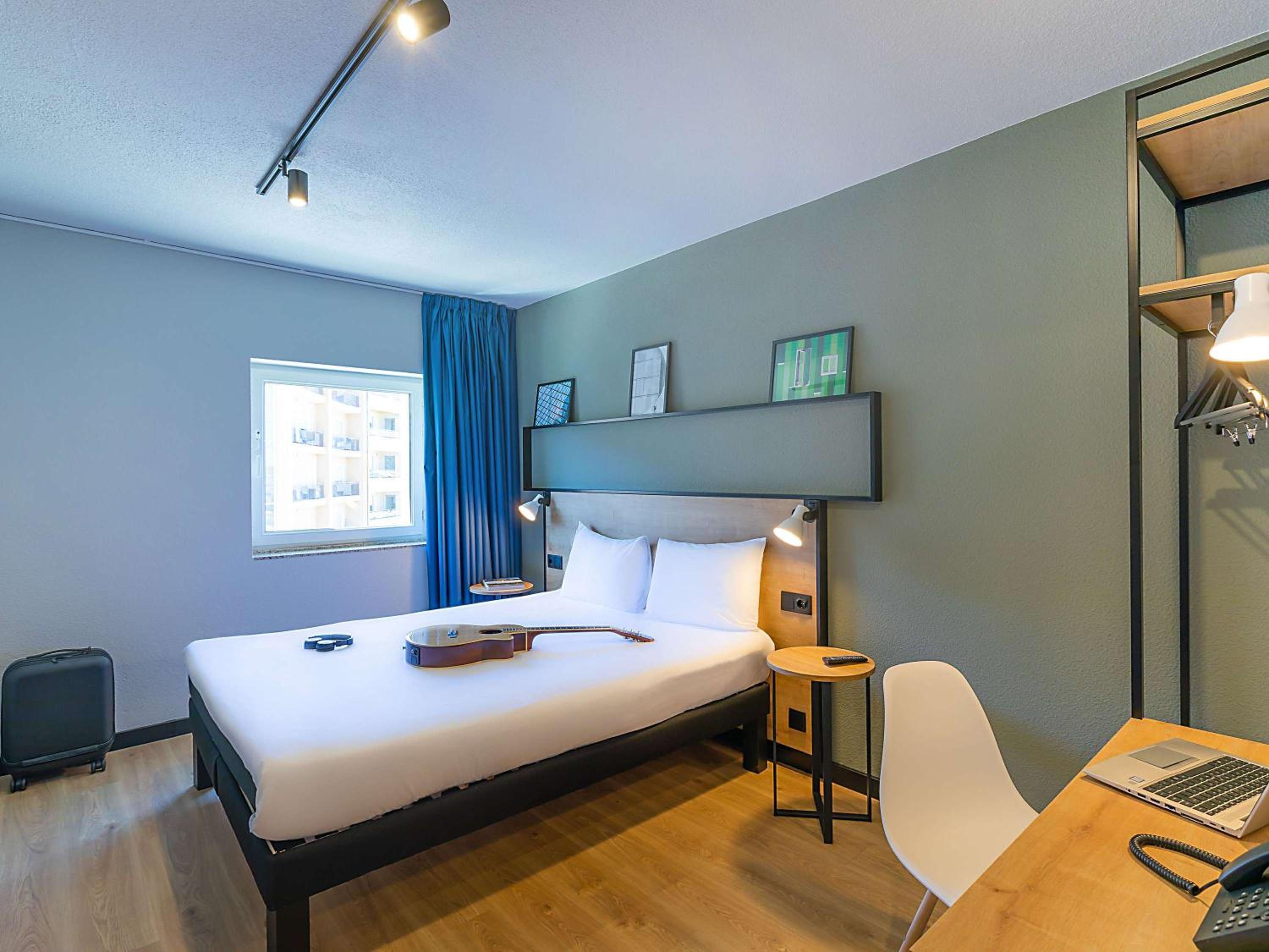 Standard Single Room with Double Bed photo 3