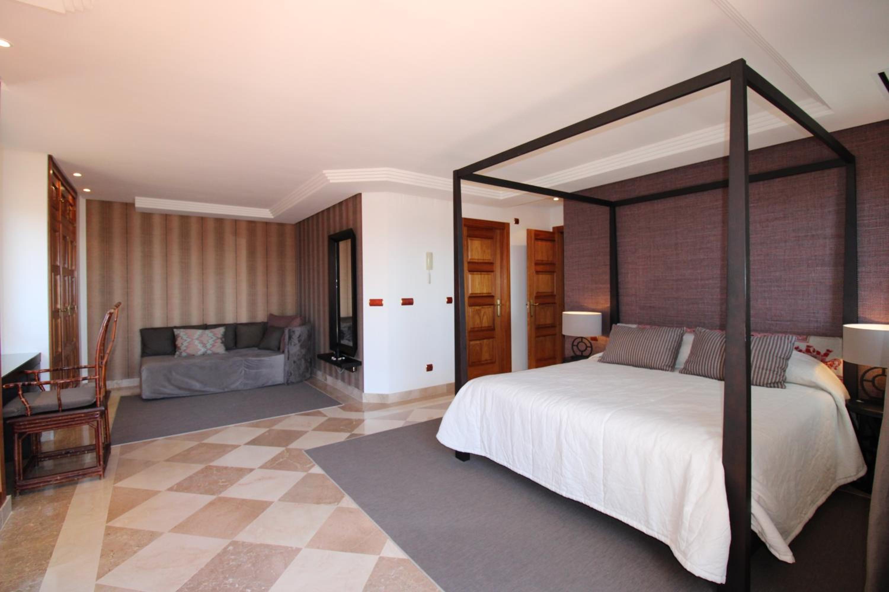 Apartamento de dos habitaciones con terraza y vista al mar