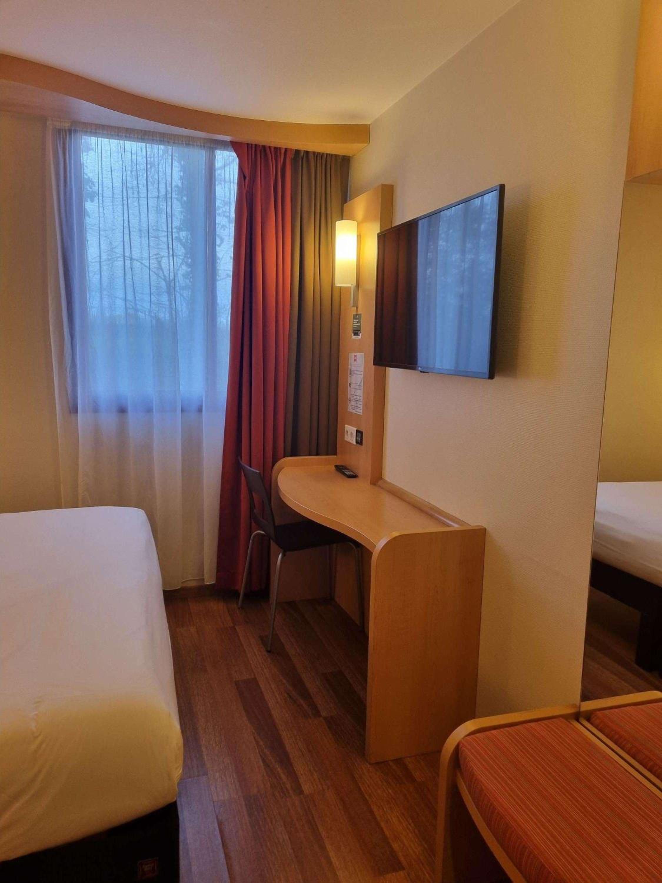 Connecting Rooms