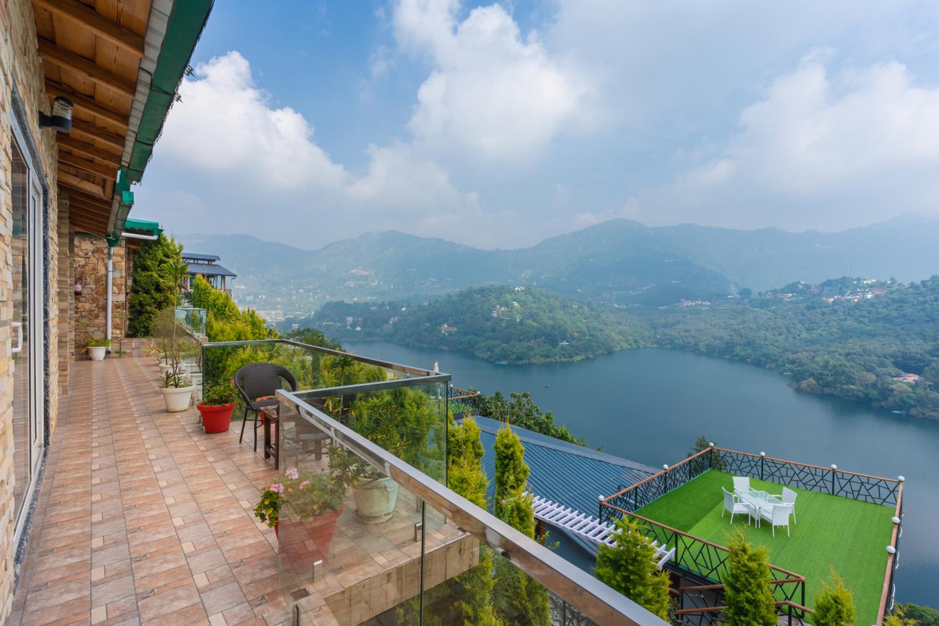 Double Room with Lake View - Photo 2