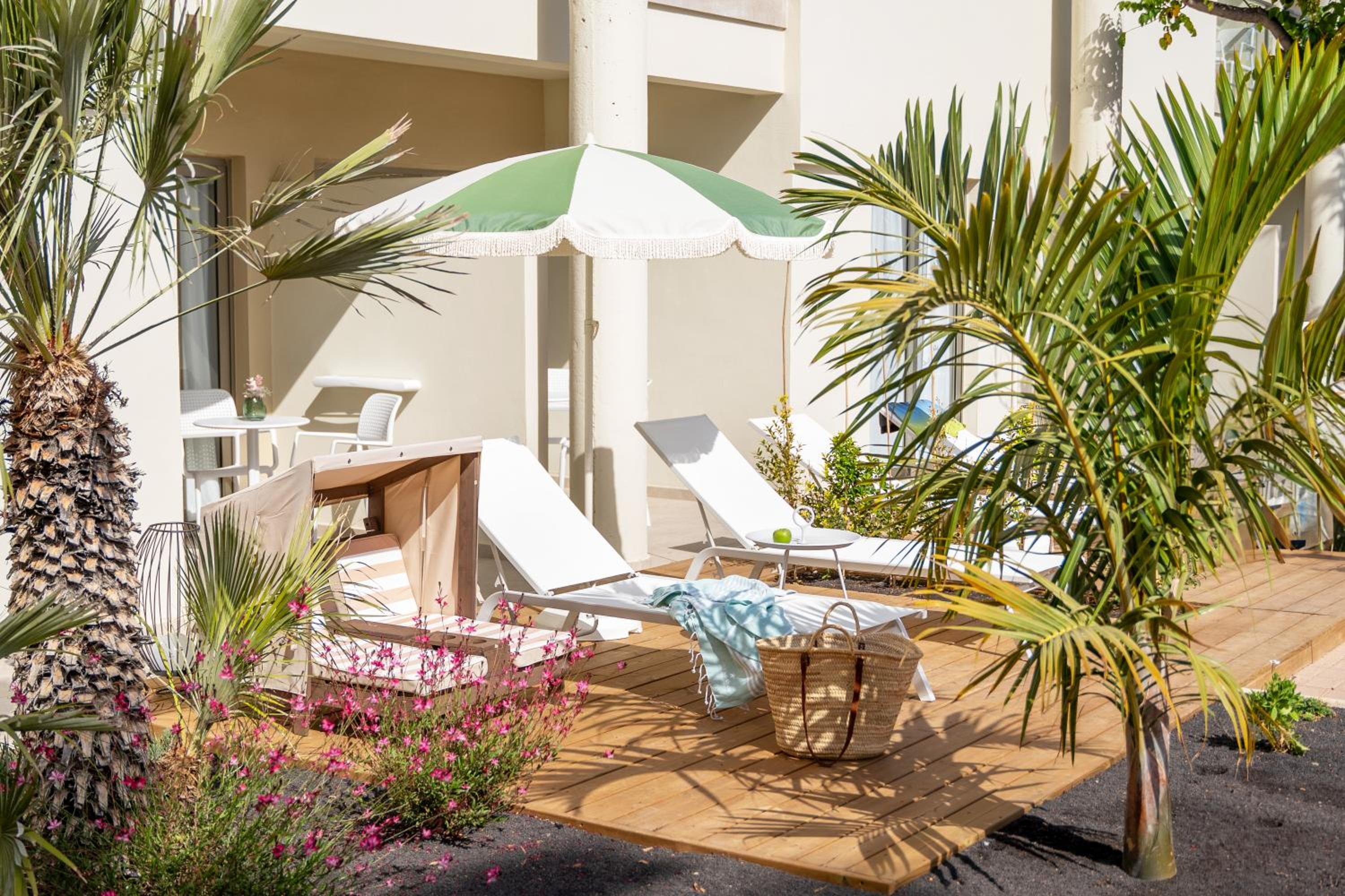 Junior Suite Pool Access