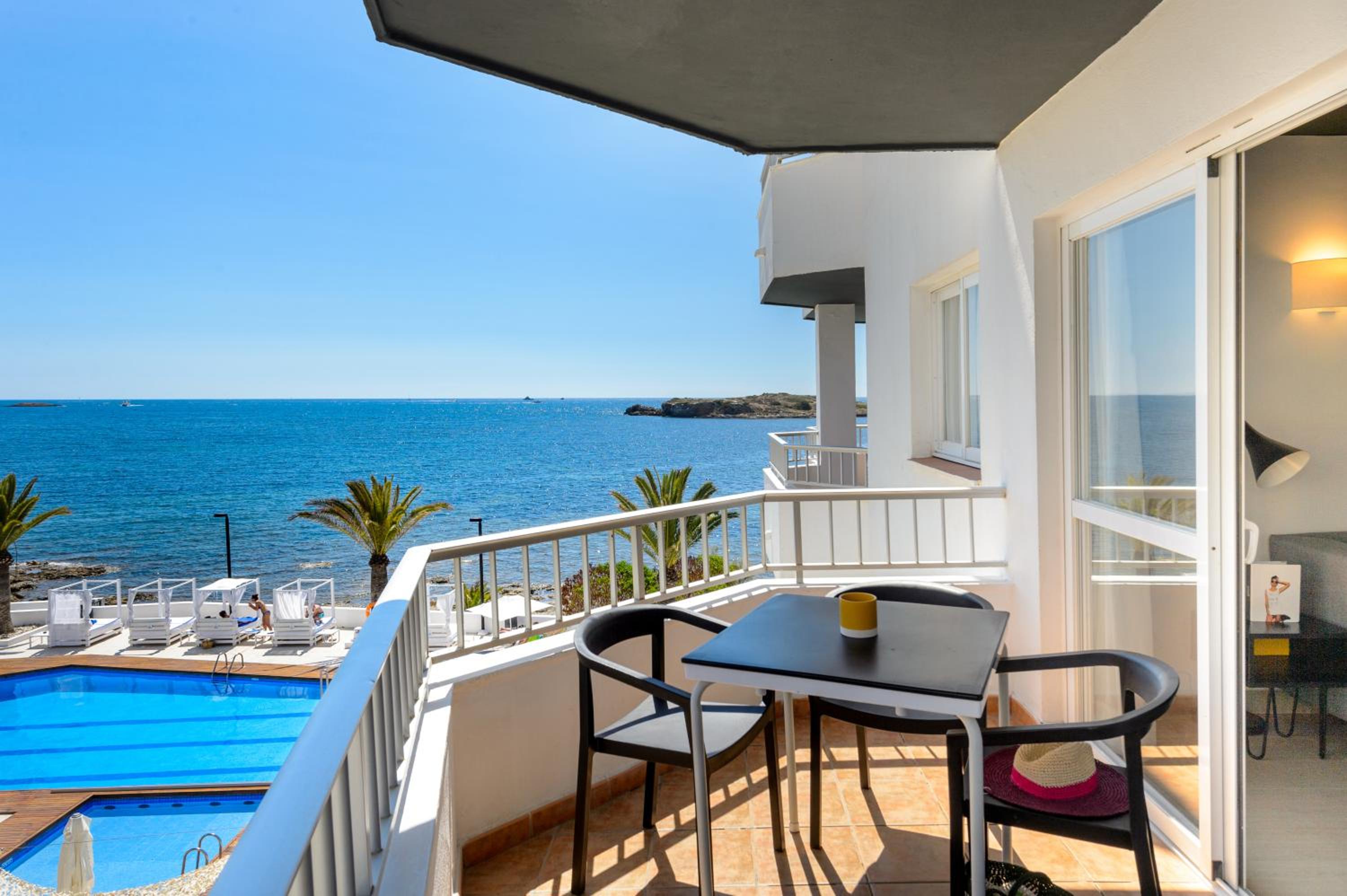 One-Bedroom Apartment with Lateral Sea View photo 2