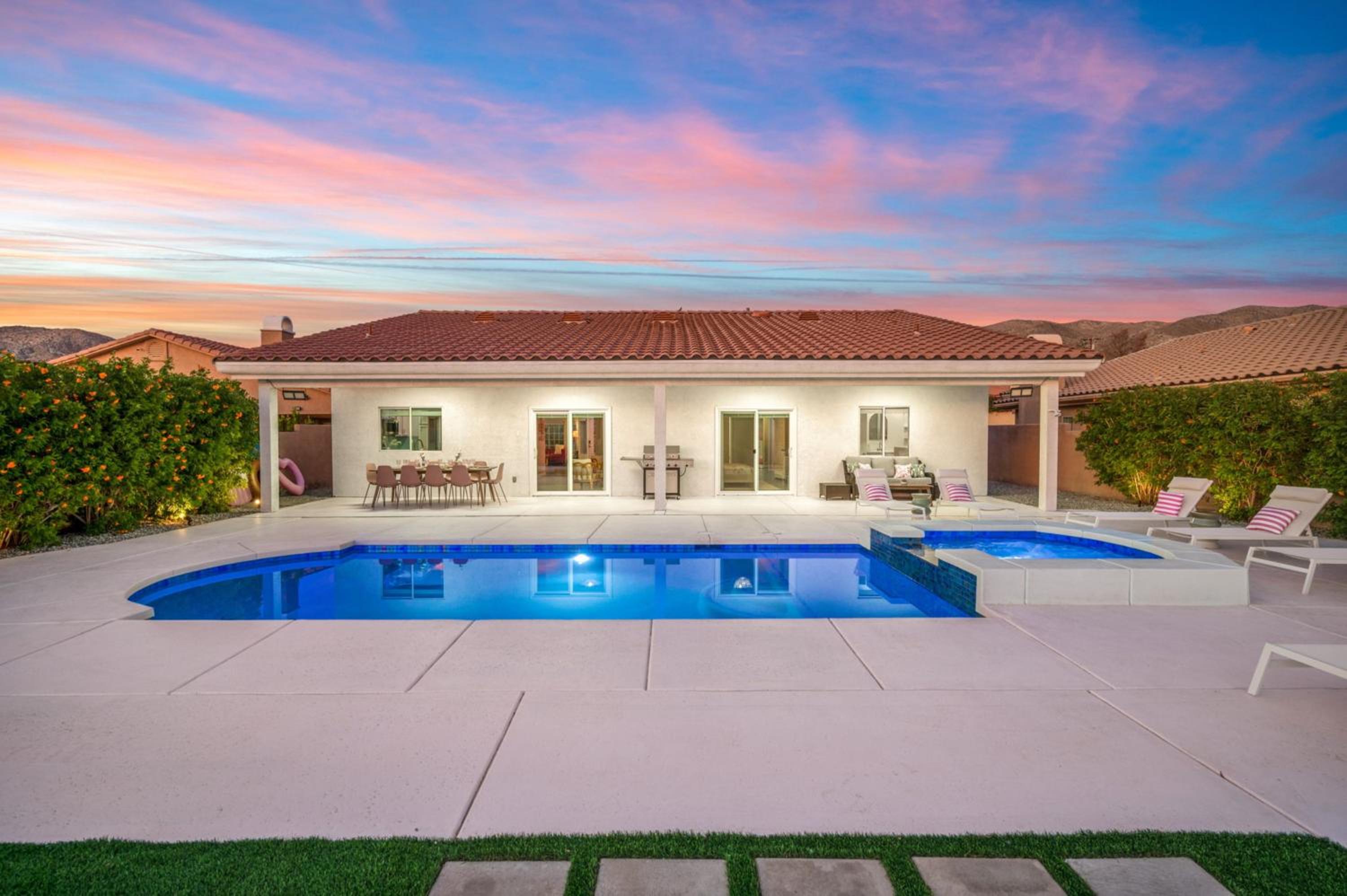 Five-Bedroom House photo 2