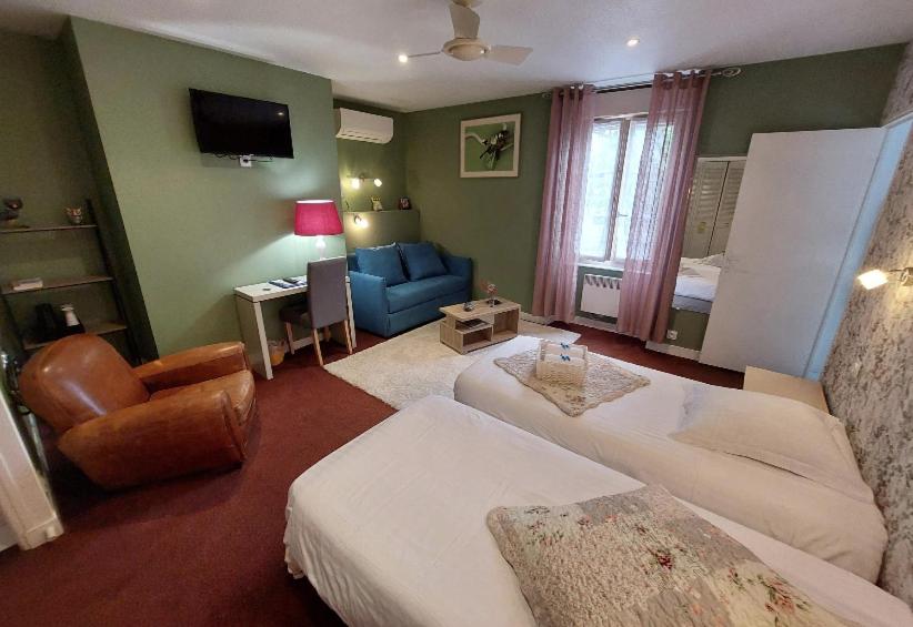 Twin Room - Photo 1