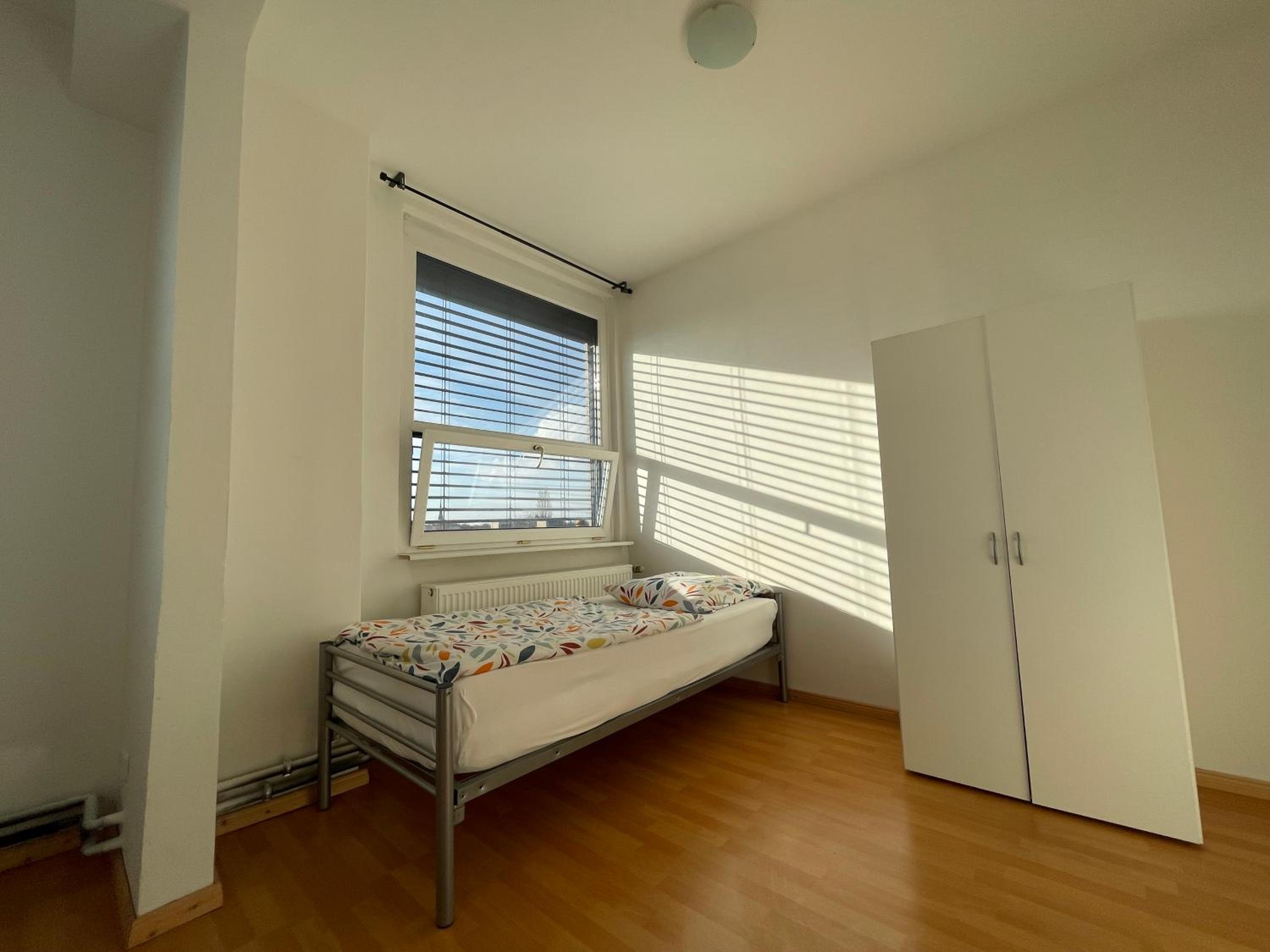 Single Room with Private Bathroom photo 1