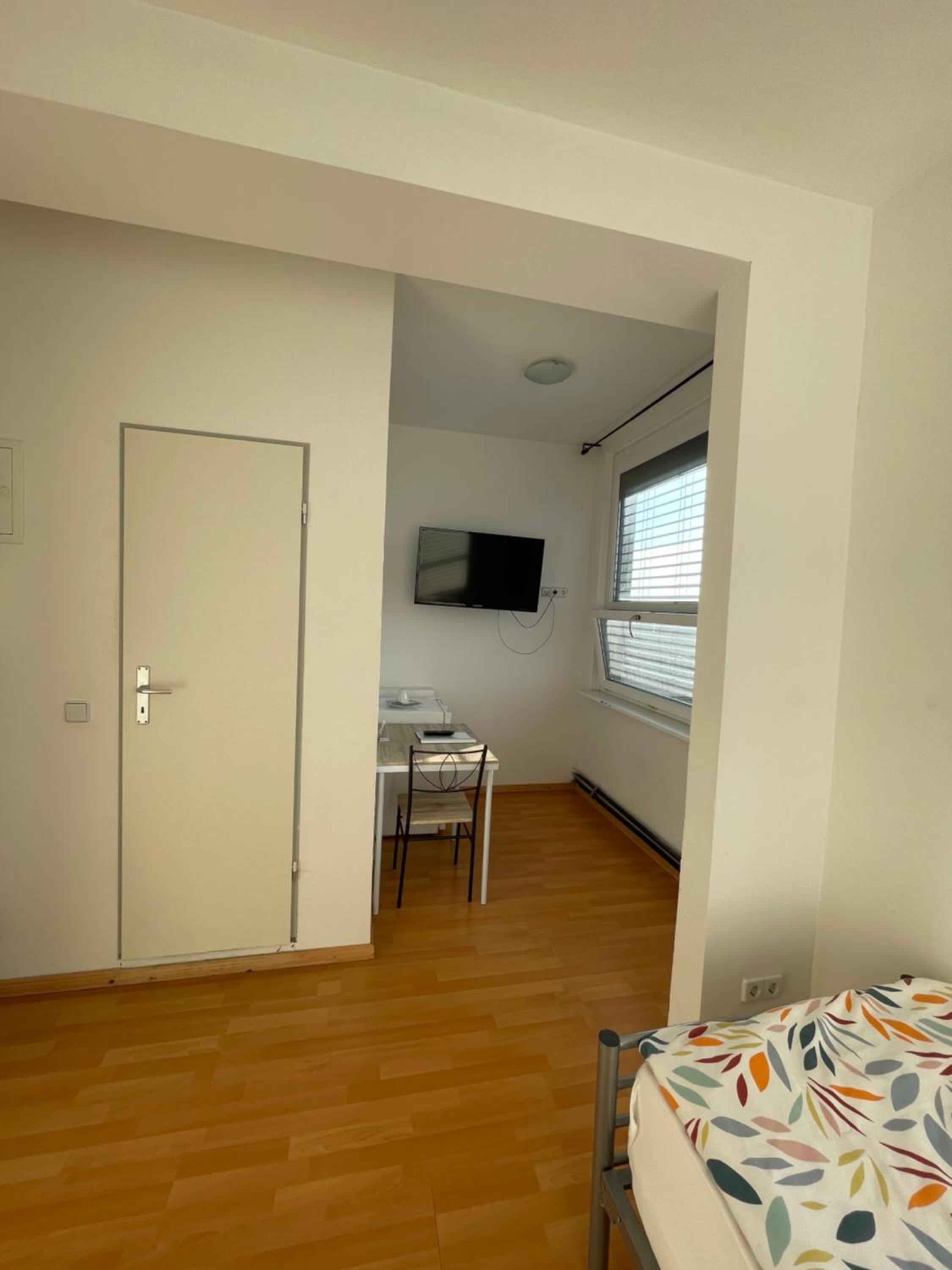 Single Room with Private Bathroom photo 2
