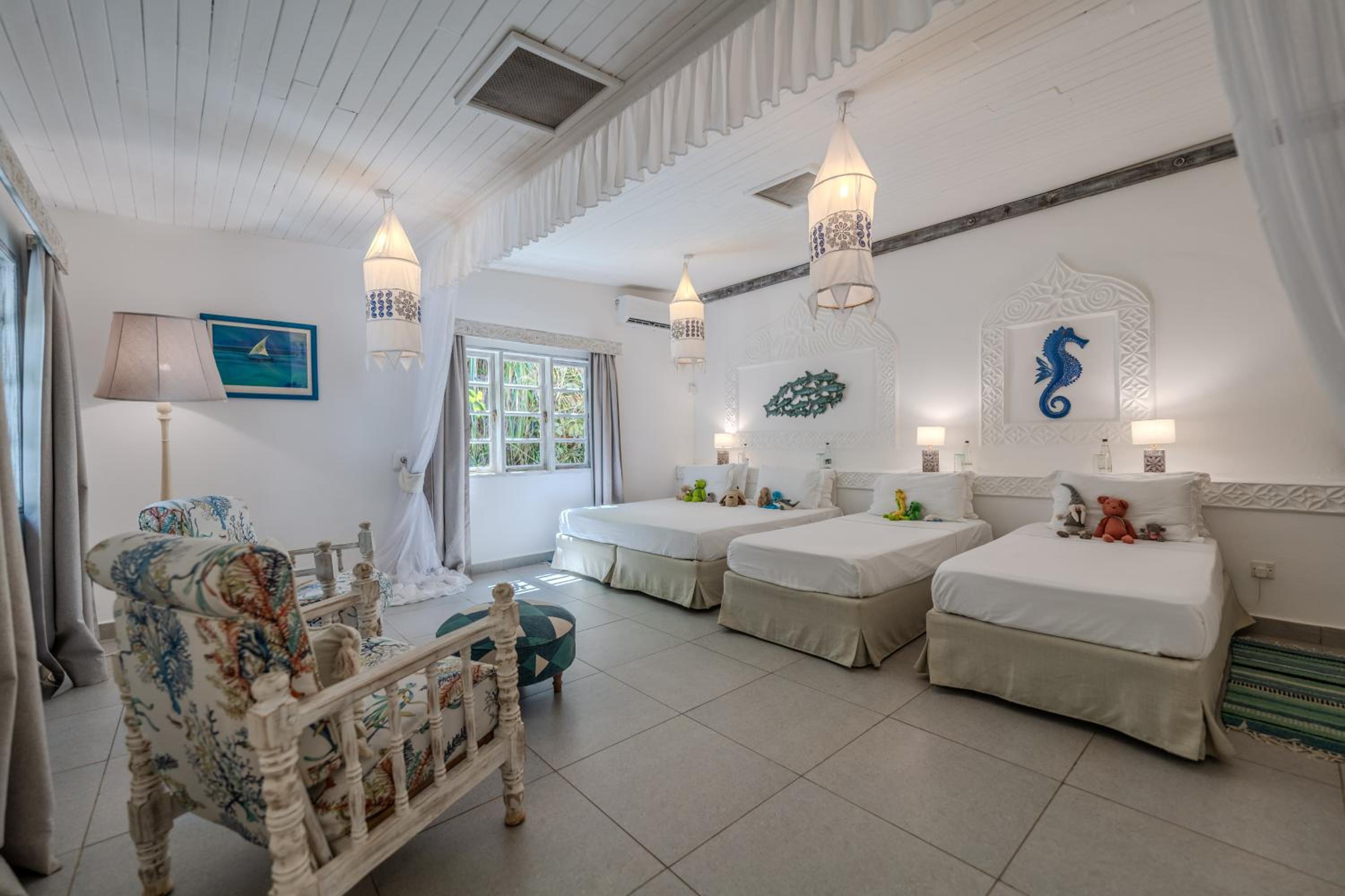Beach House photo 2