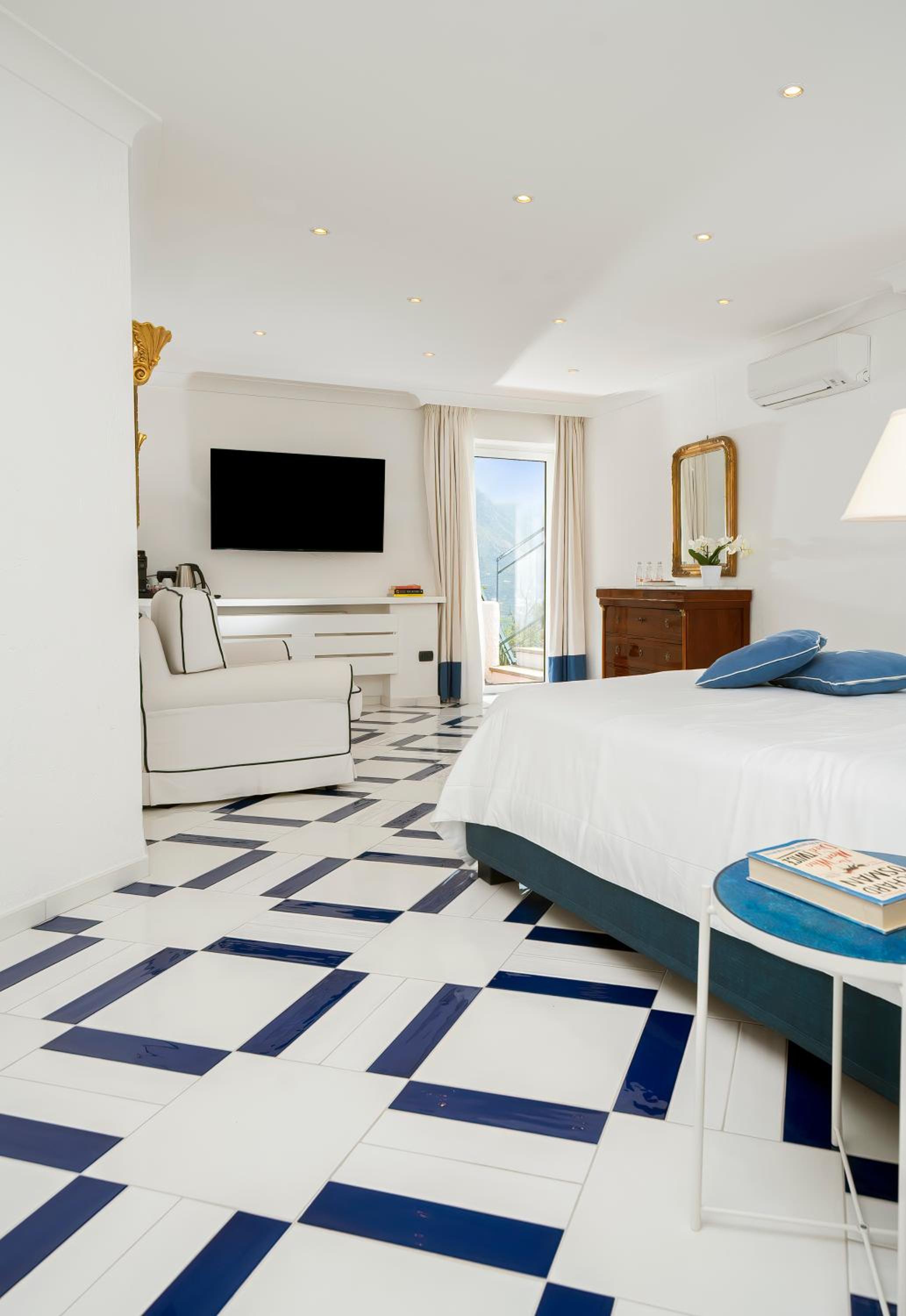 Junior Suite with Terrace and Sea View