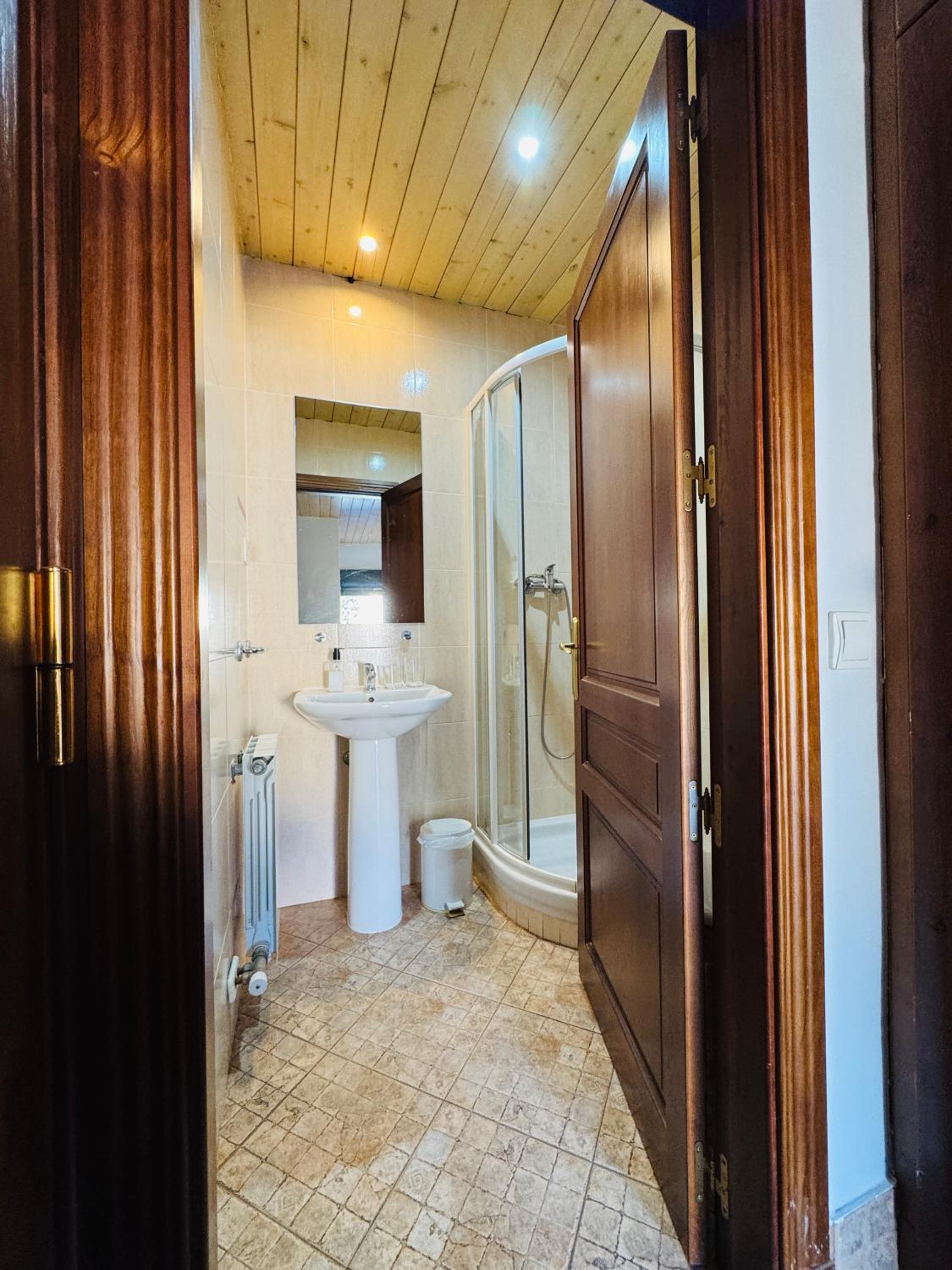 Budget Double Room photo 3
