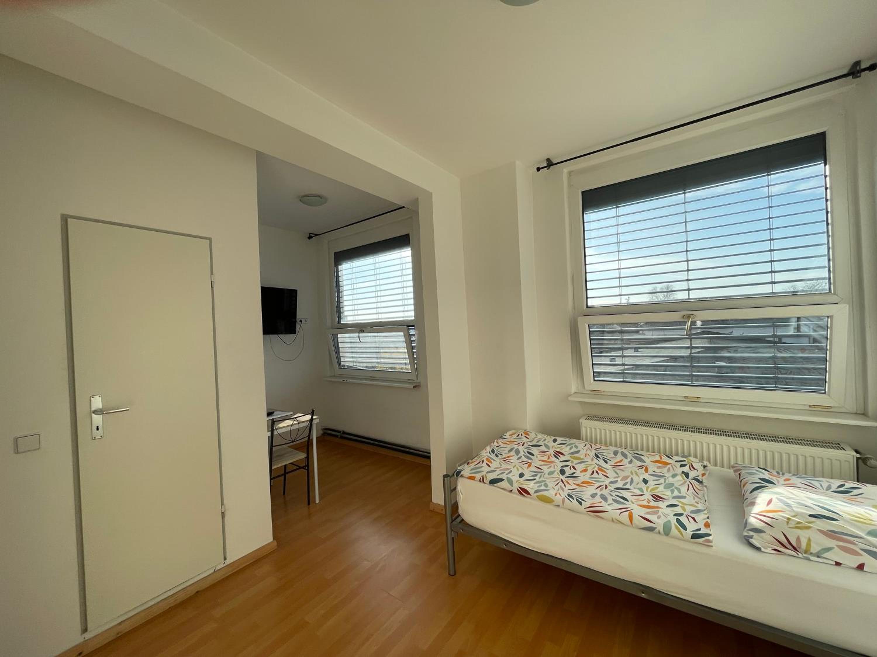 Single Room with Private Bathroom photo 3