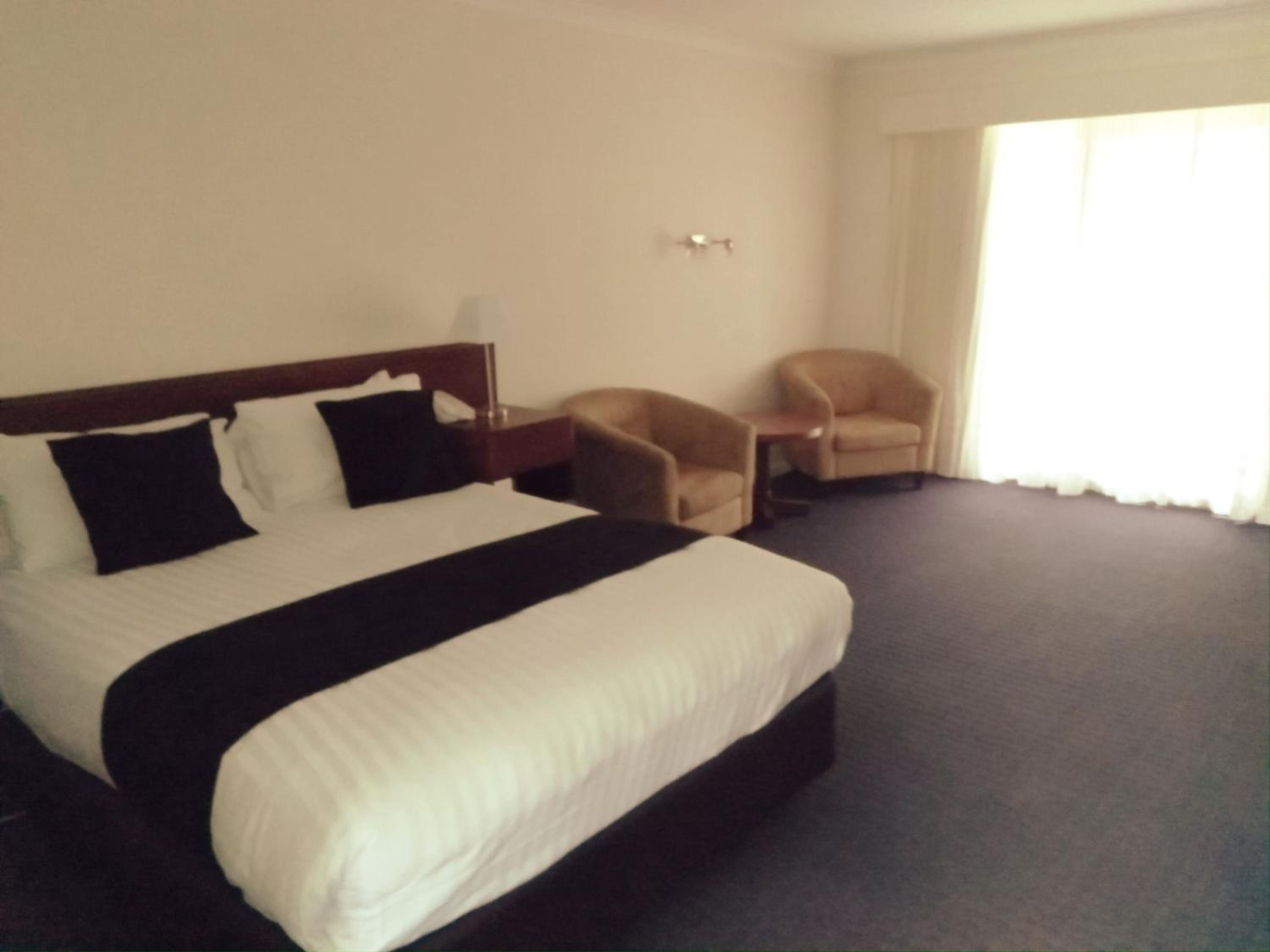 Queen Suite with Spa Bath - Photo 5