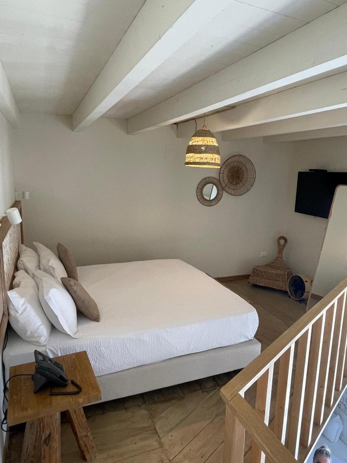 Junior Suite with Balcony - Photo 4