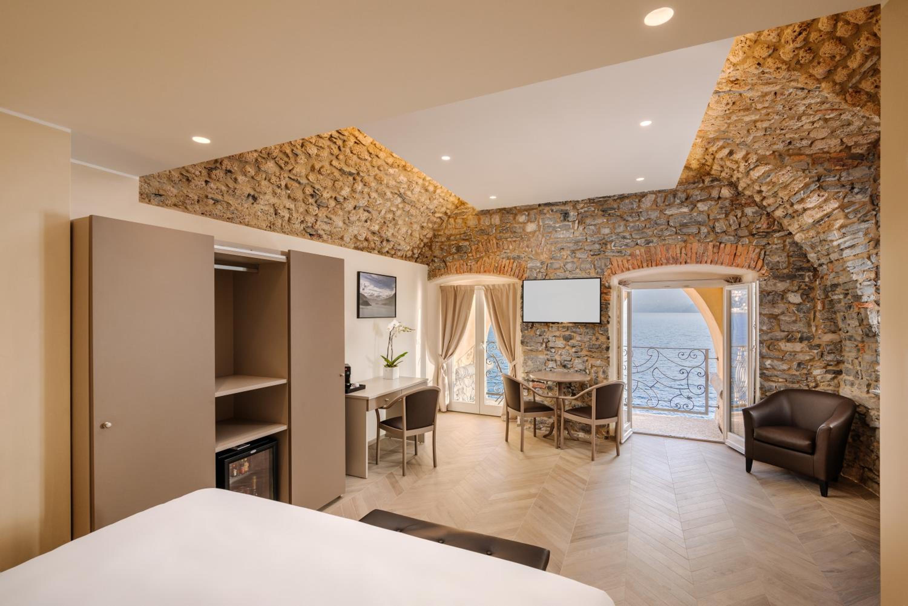 Suite with Balcony - Photo 2