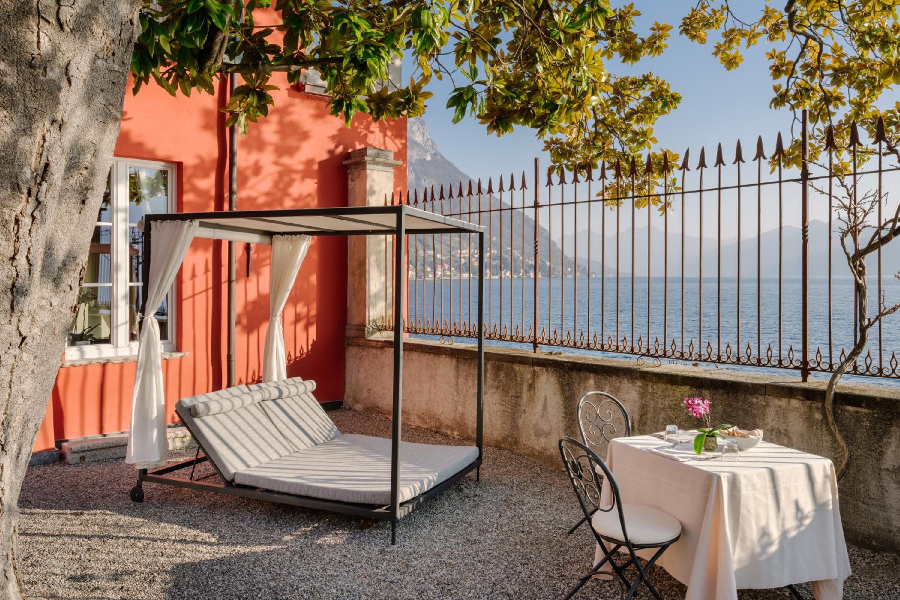 Suite with Balcony - Photo 6