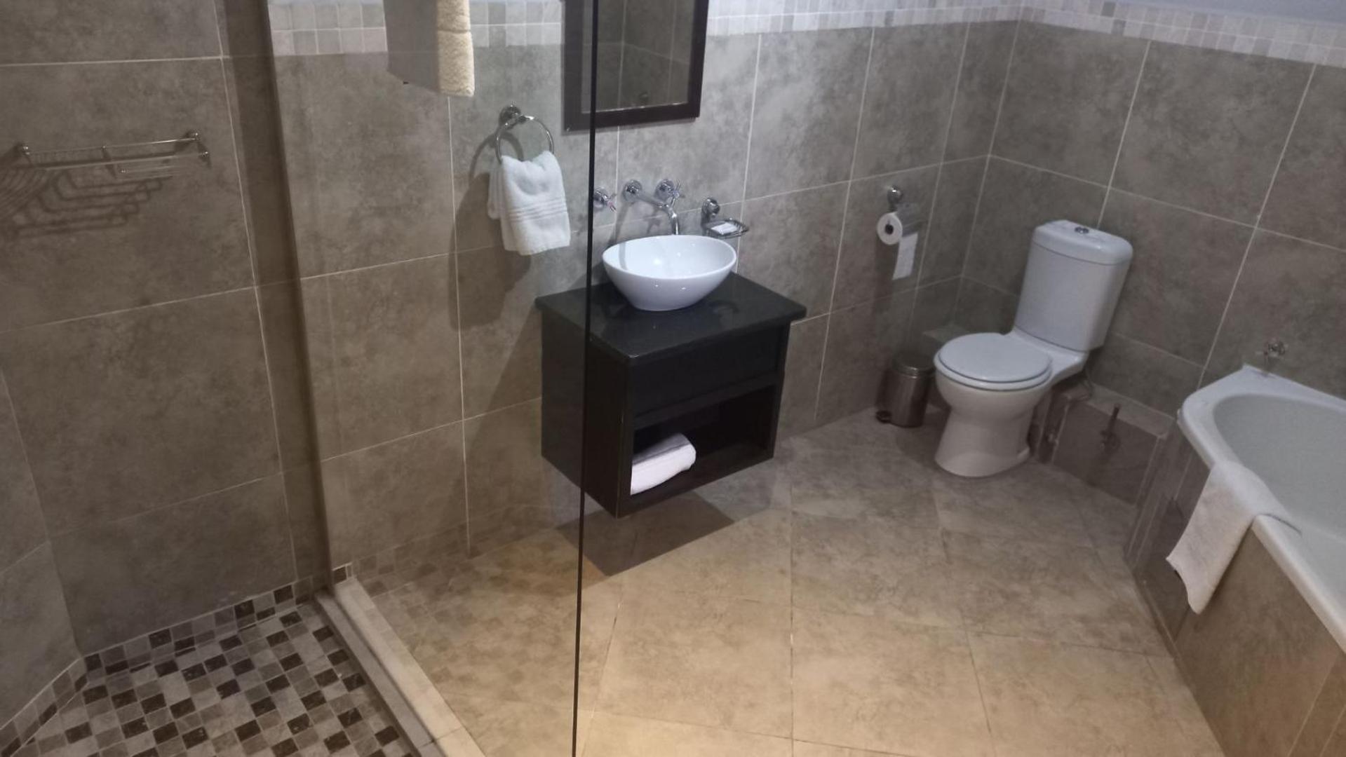 Standard Twin Room - Photo 3